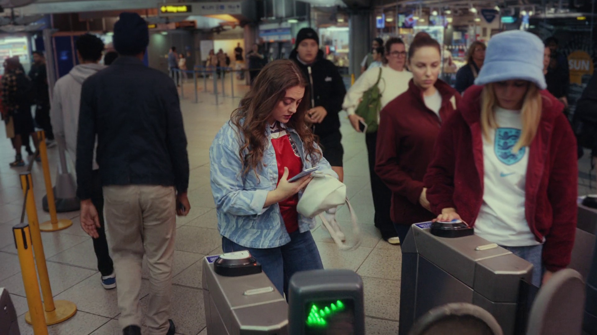 Google Pixel x Gpay - Match Day (2024) —  shot,  lighting