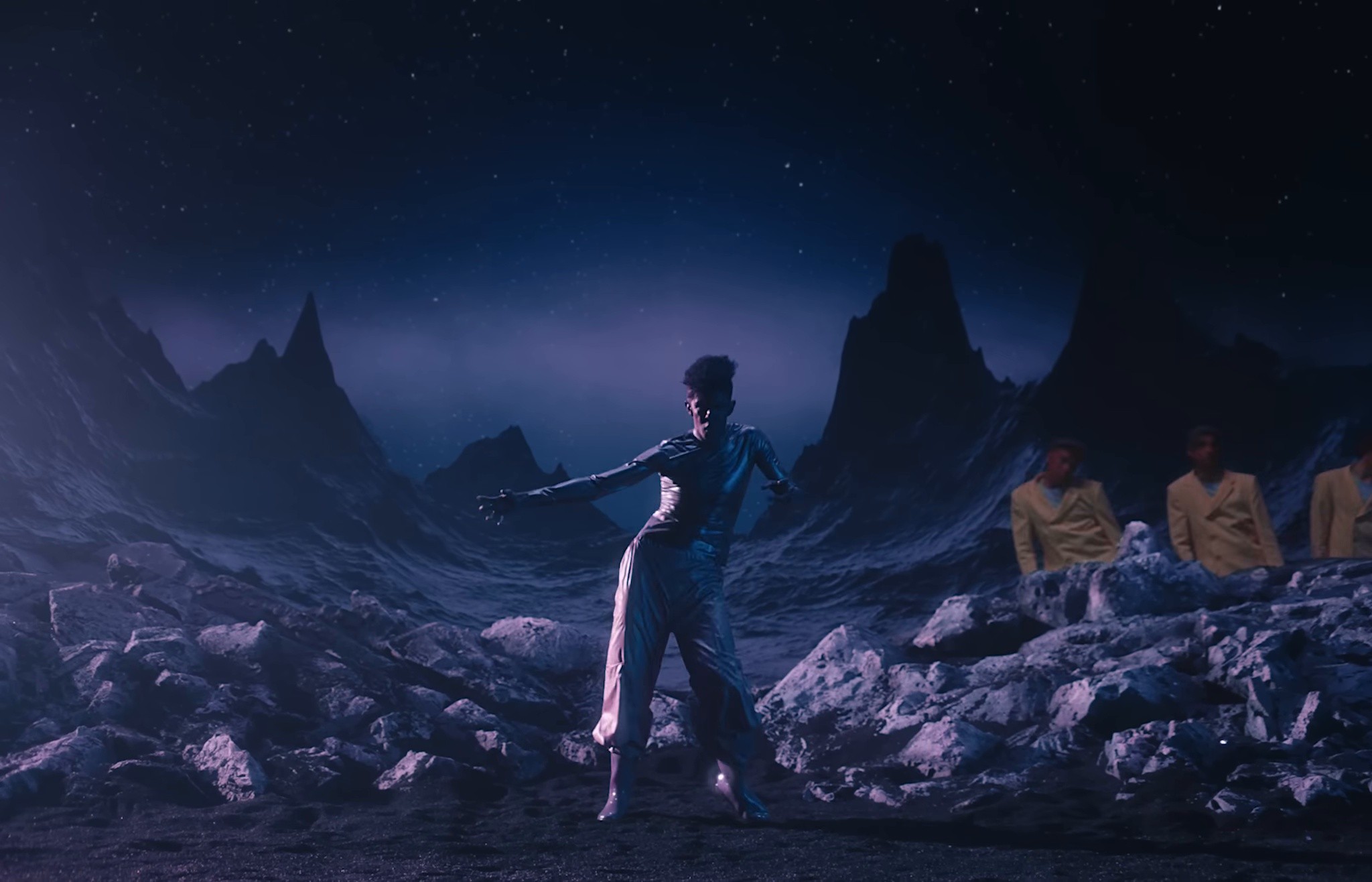 LOVE IT  (2019) —  shot,  lighting