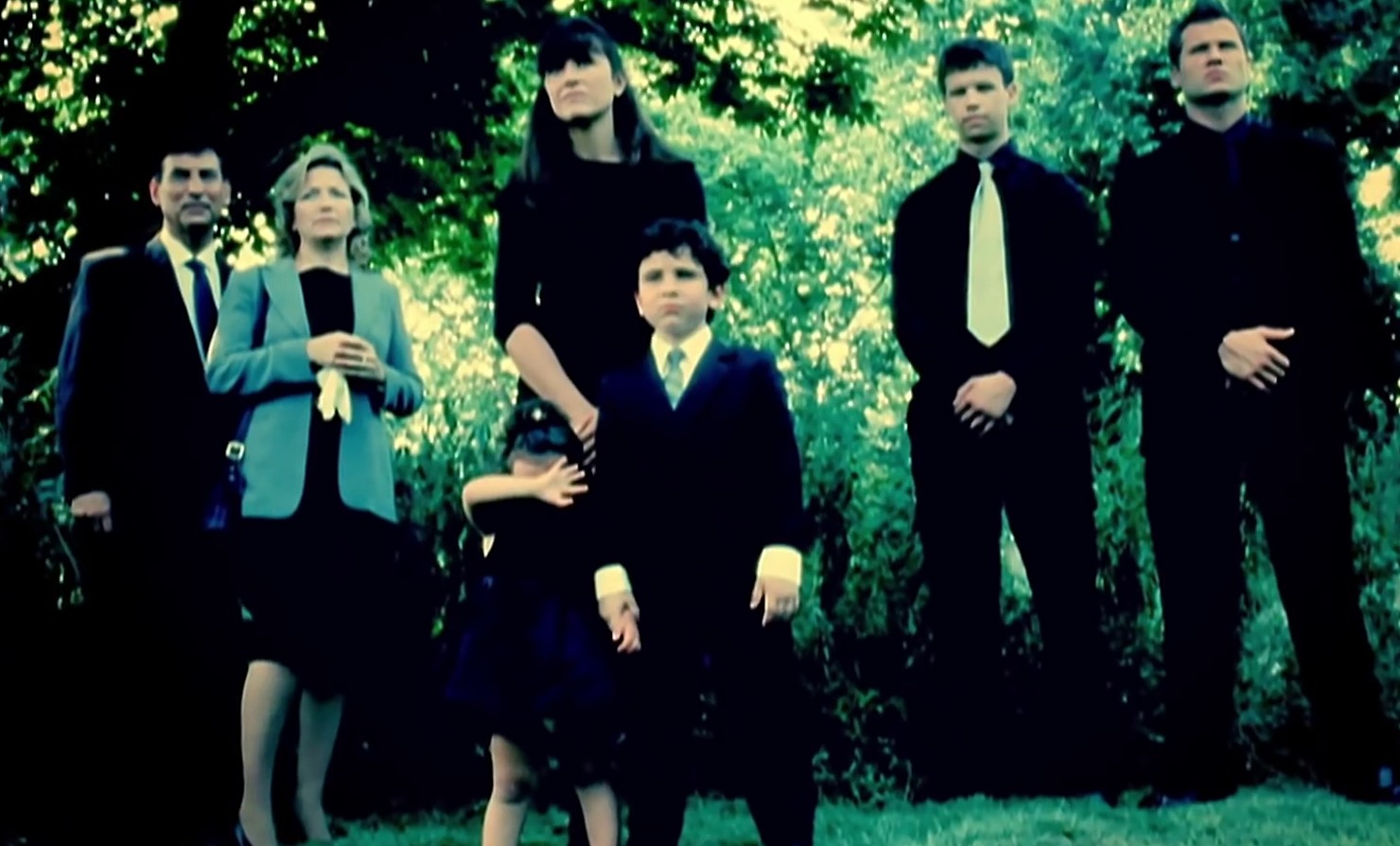 Doesn't Remind Me (2009) —  shot,  lighting