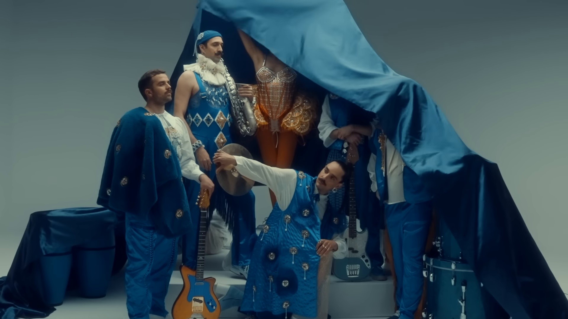 Fugue pour saxophone en Do mineur (2025) —  shot,  lighting