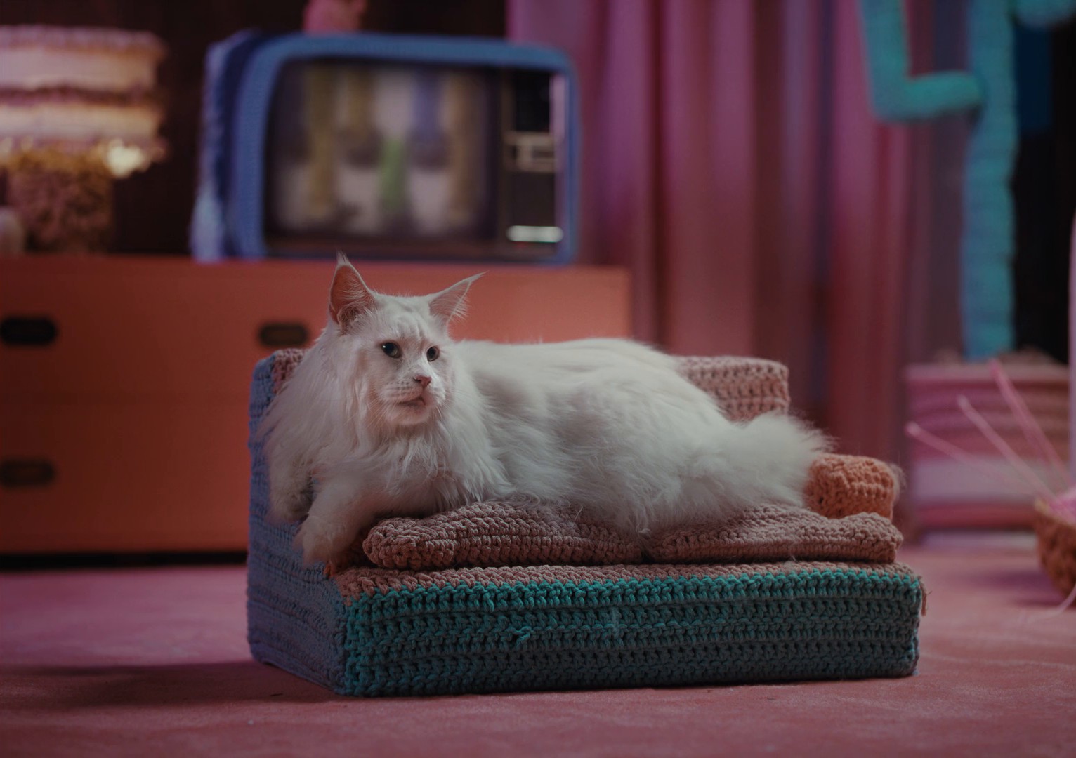 NATIONAL BANK OF GREECE - Next app - Knitting (2024) —  shot,  lighting