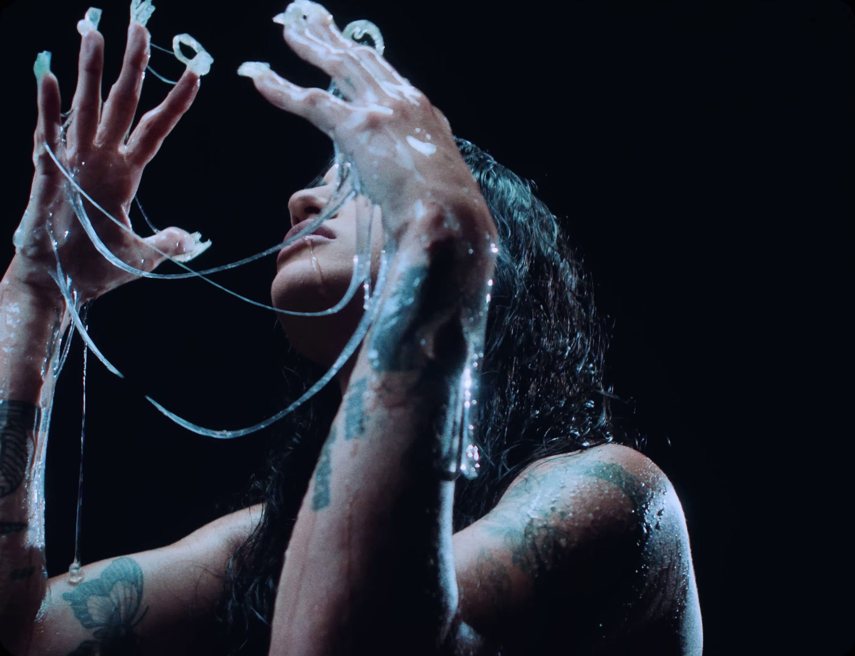 Minha Religião  (2023) —  shot,  lighting