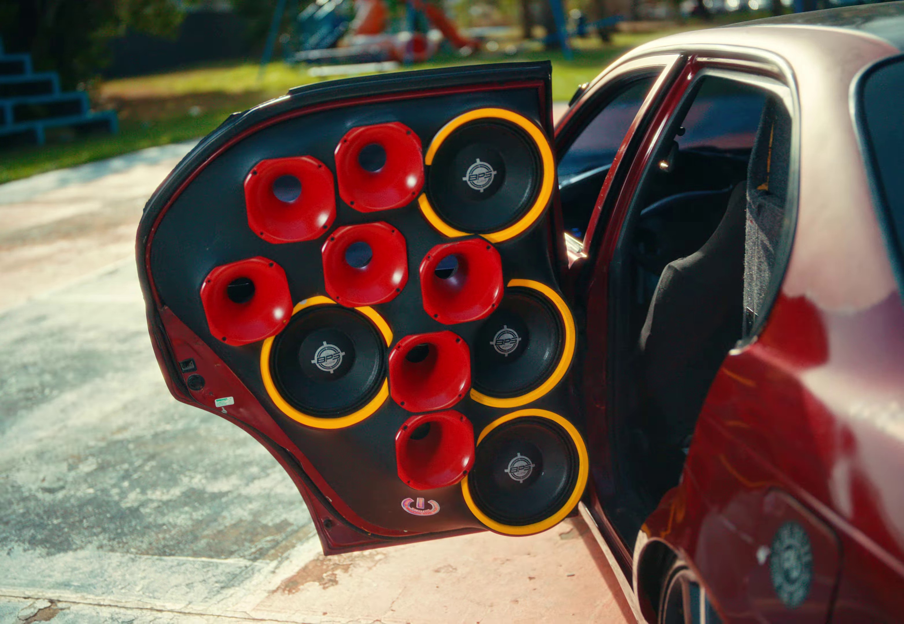 Me Porto Bonito (2022) —  shot,  lighting