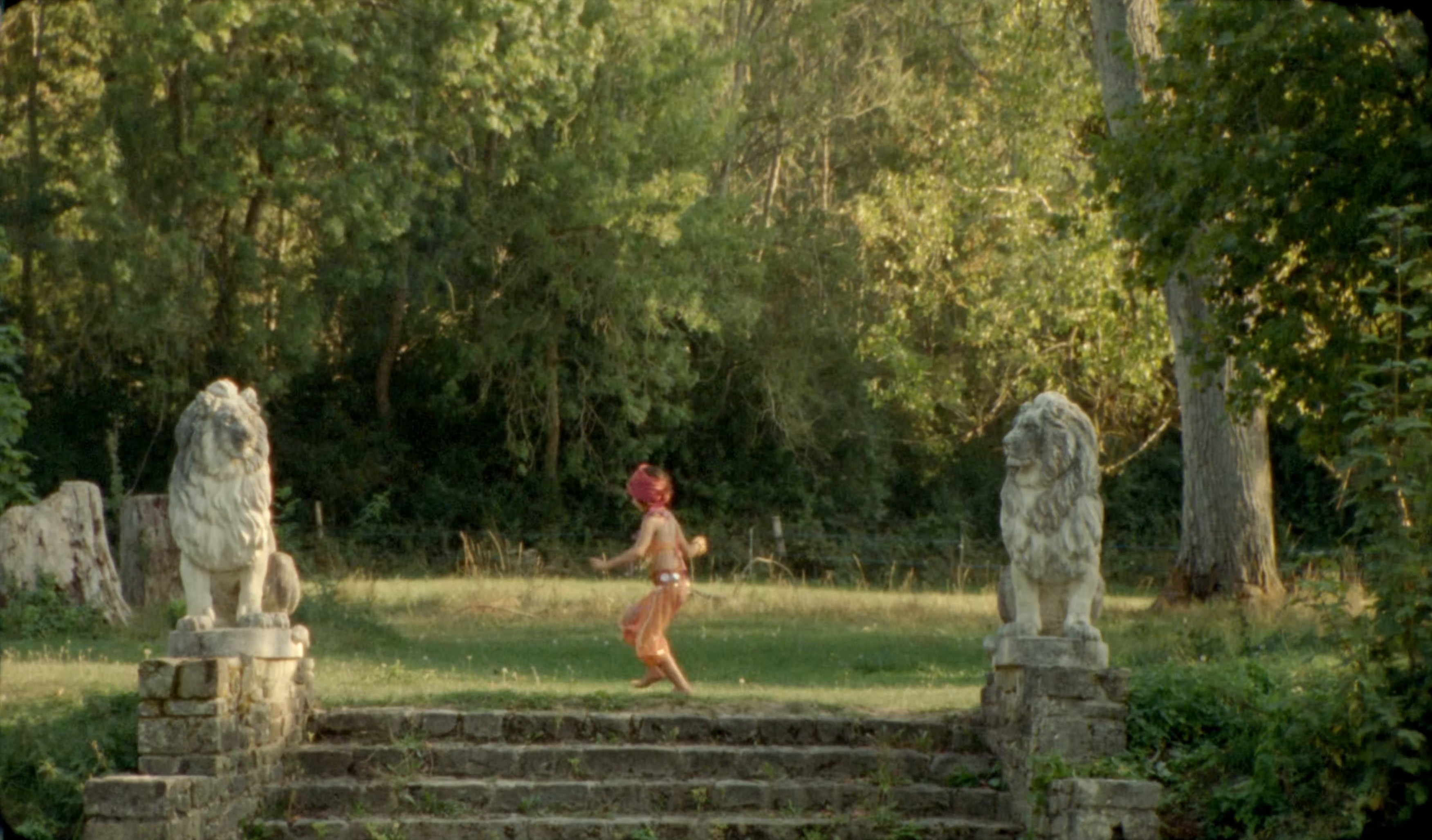 Donne-moi une chambre orientale (2020) —  shot,  lighting