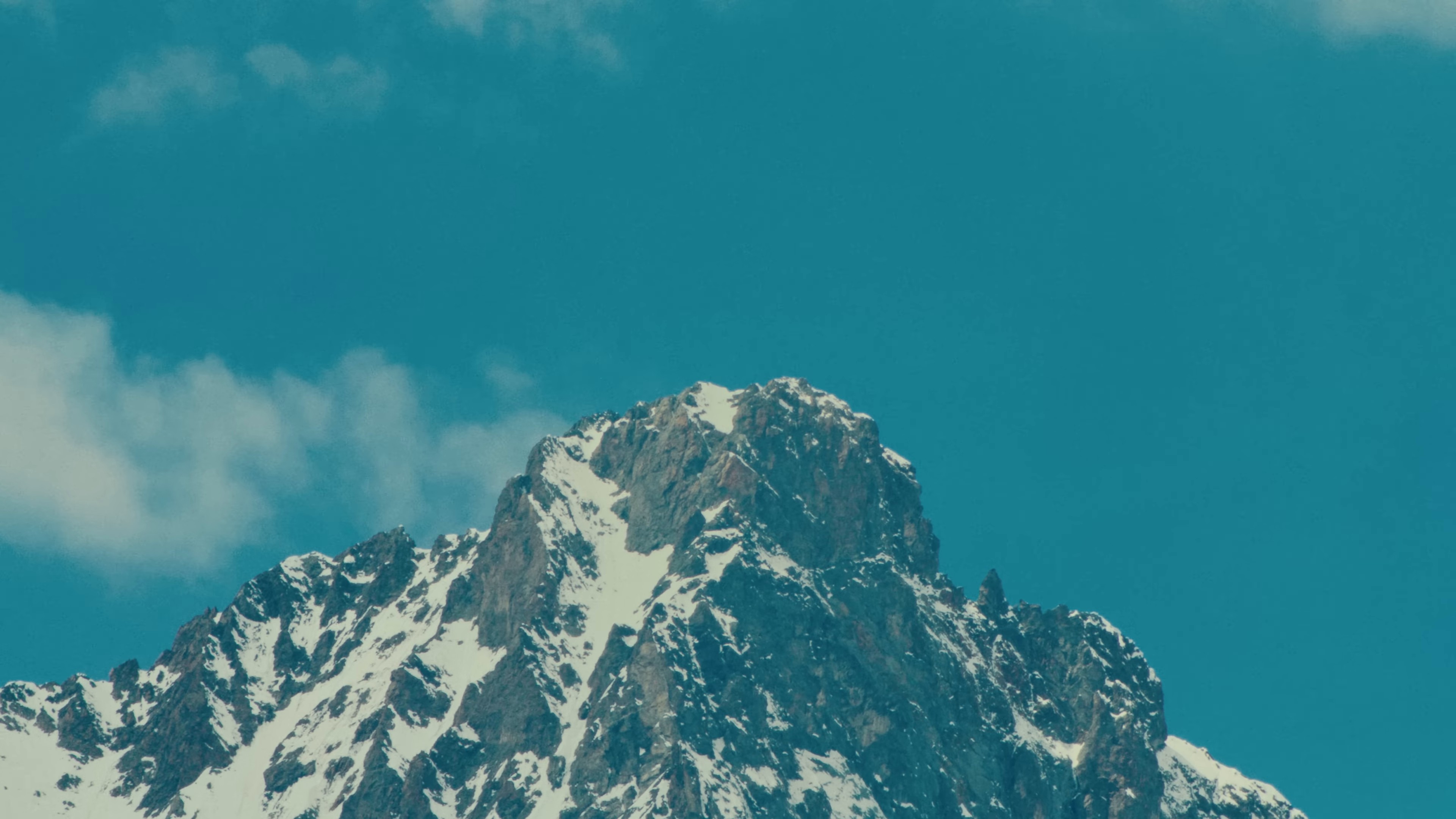 Merci la vie pour les douleurs (2024) —  shot,  lighting