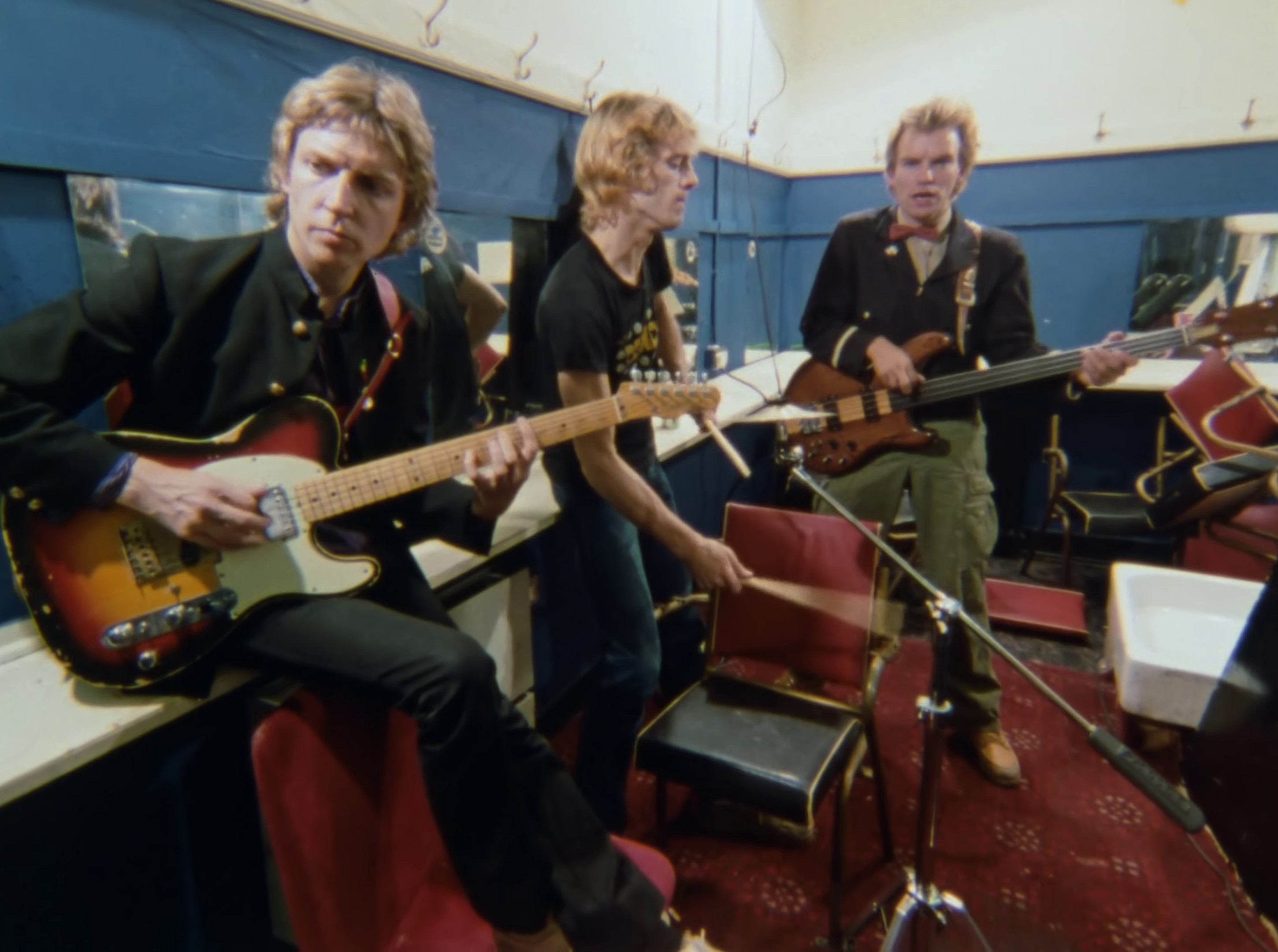 Message In A Bottle (1992) —  shot,  lighting