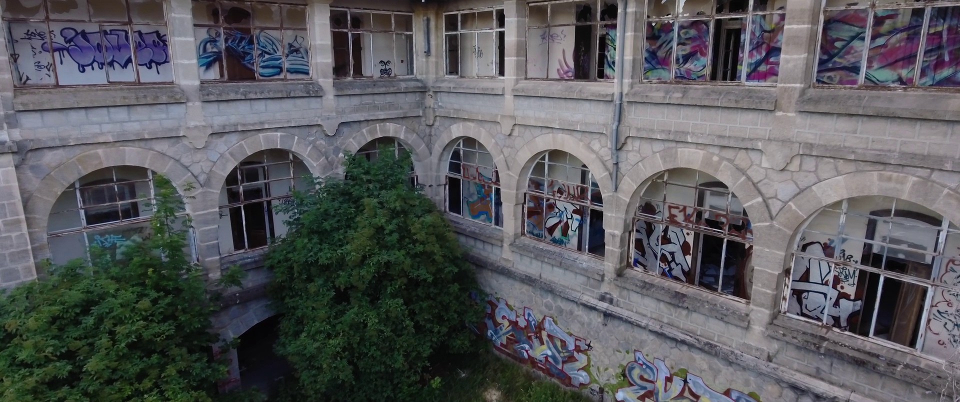 The Deep House (2021) —  shot,  lighting