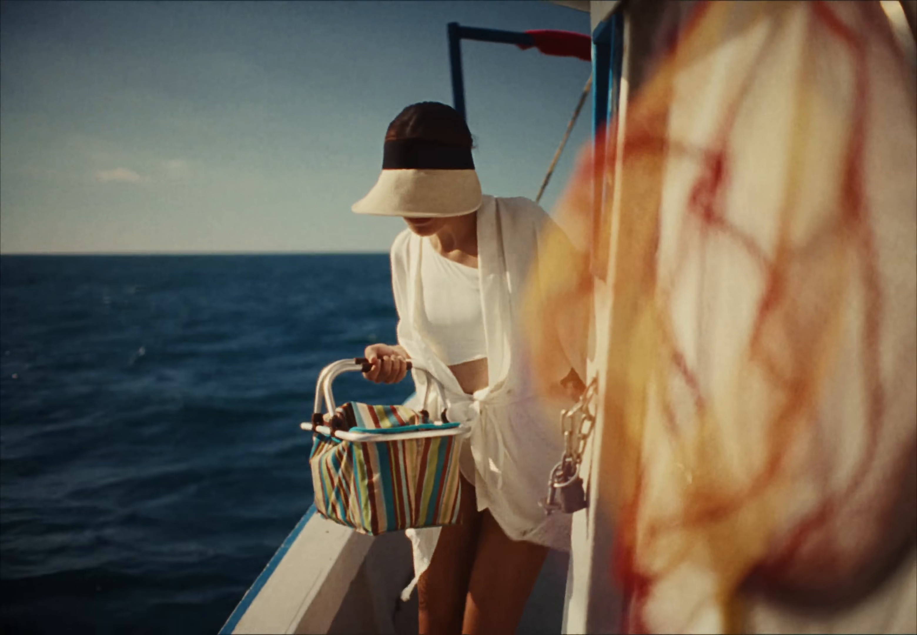 Me Pasa (Piscis) (2025) —  shot,  lighting