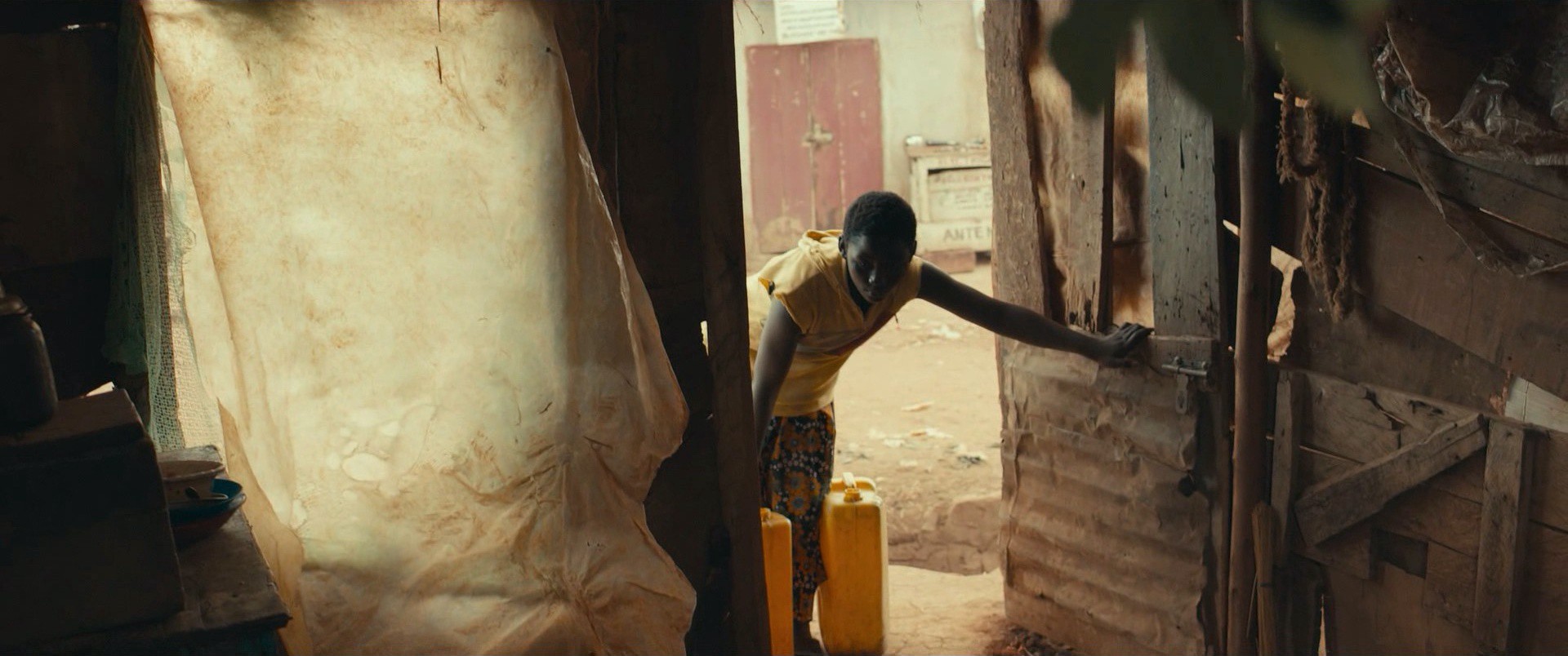 Queen of Katwe (2016) —  shot,  lighting