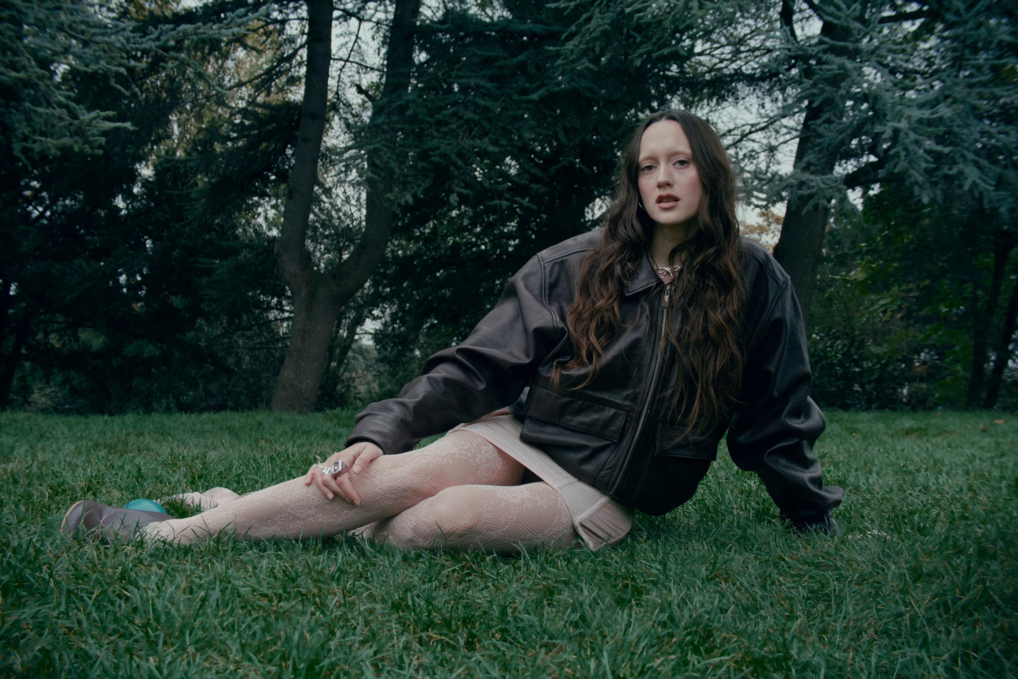 Uuu (2024) —  shot,  lighting