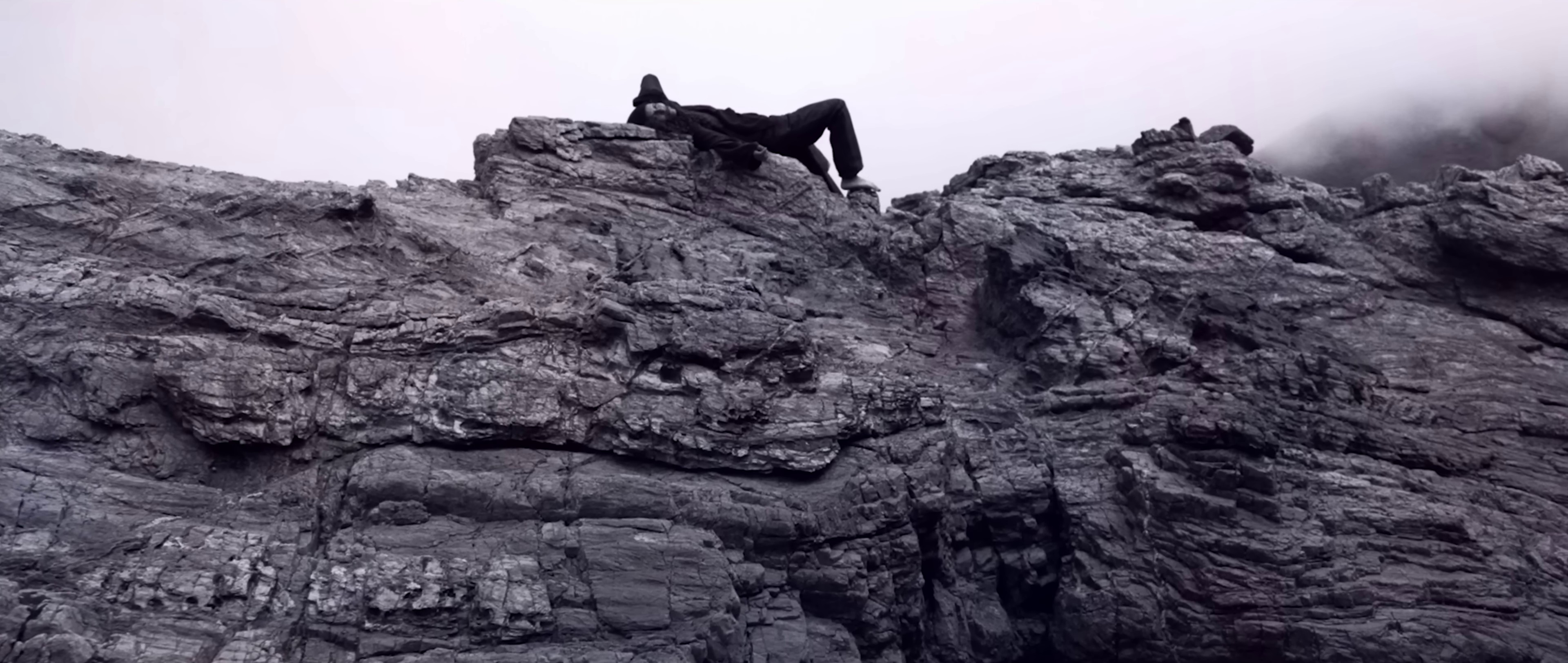 Purple walls (2022) —  shot,  lighting