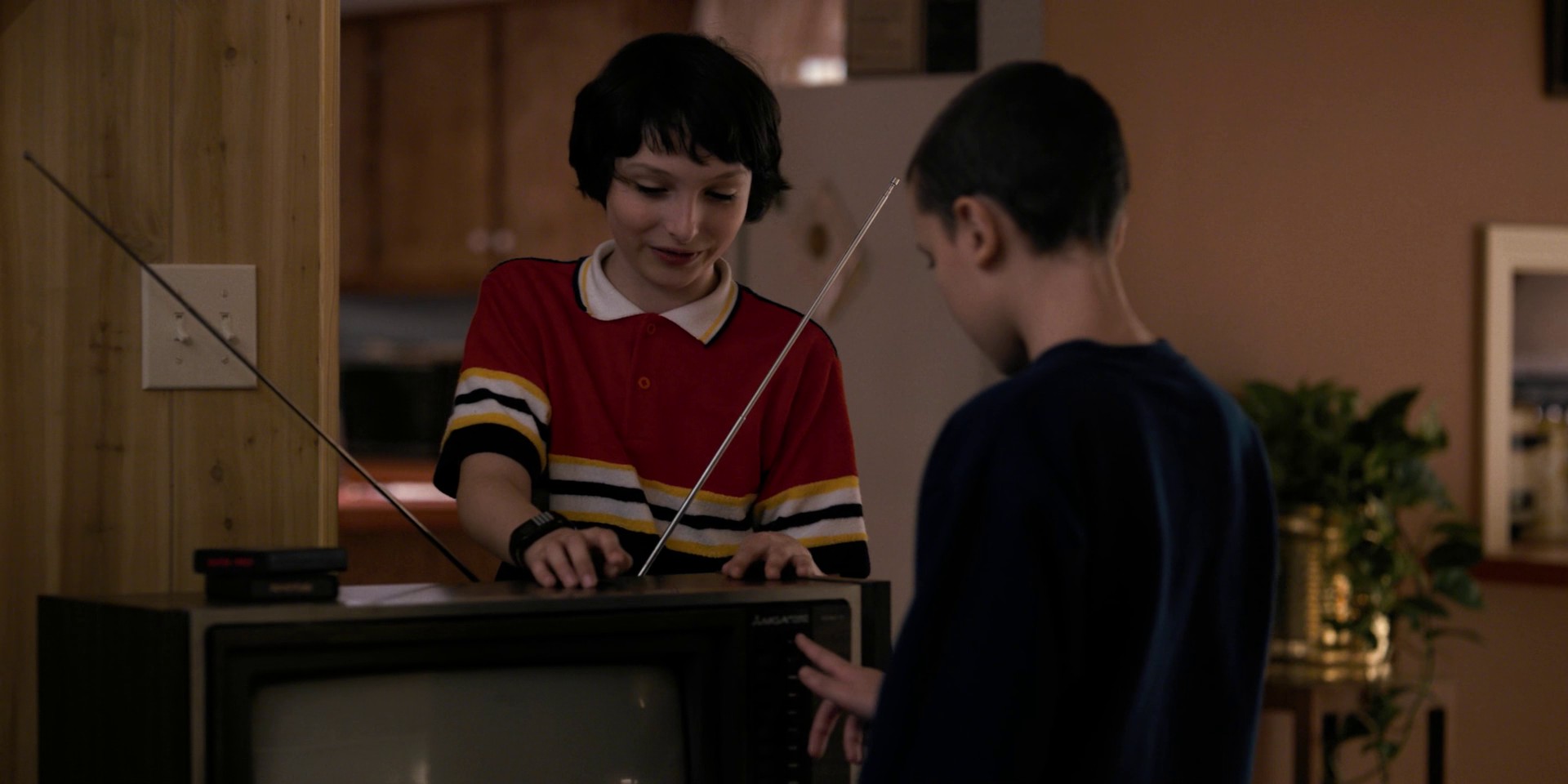 Chapter Two: The Weirdo on Maple Street (2016) —  shot,  lighting