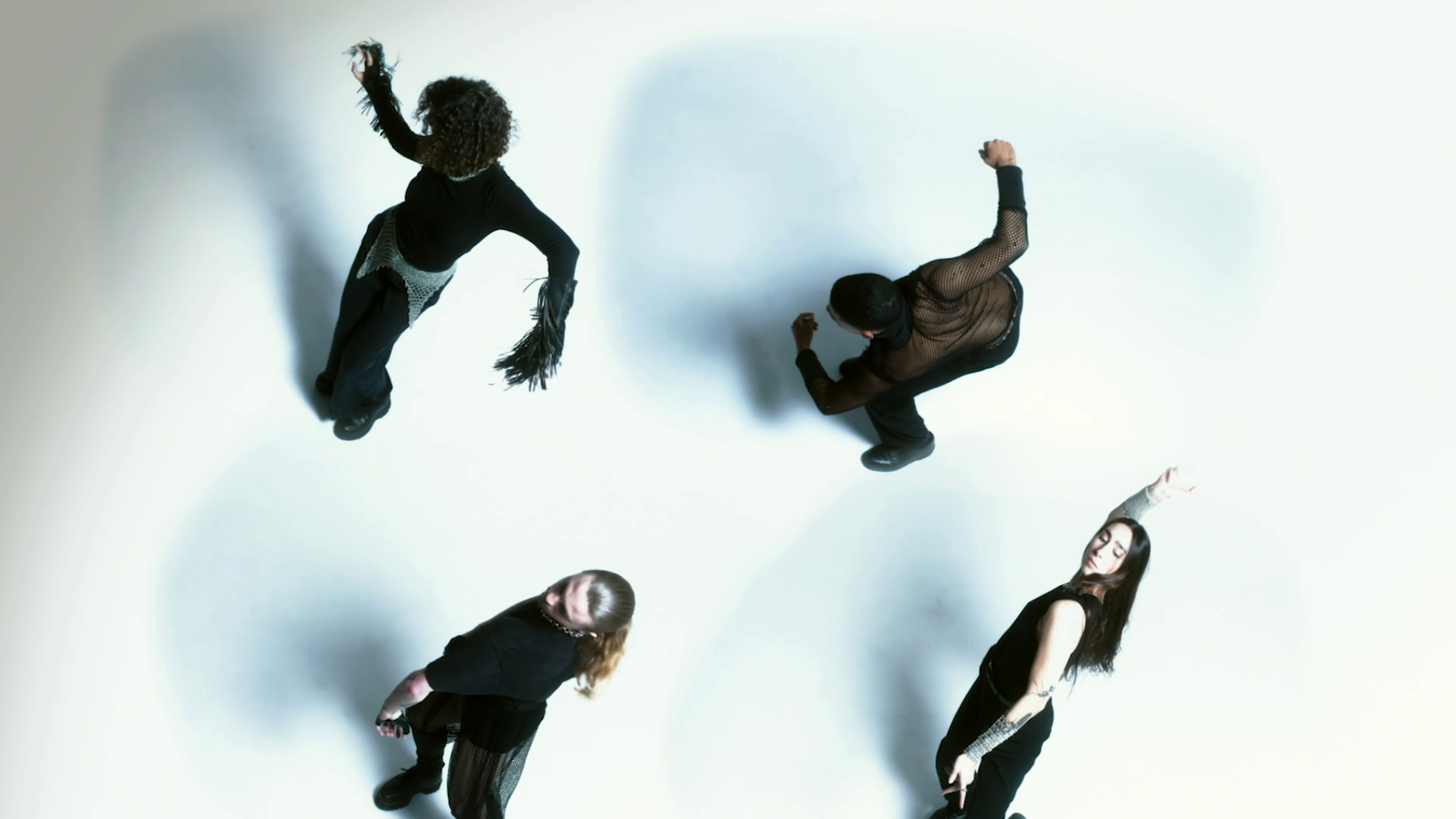 Mira Me  (2022) —  shot,  lighting