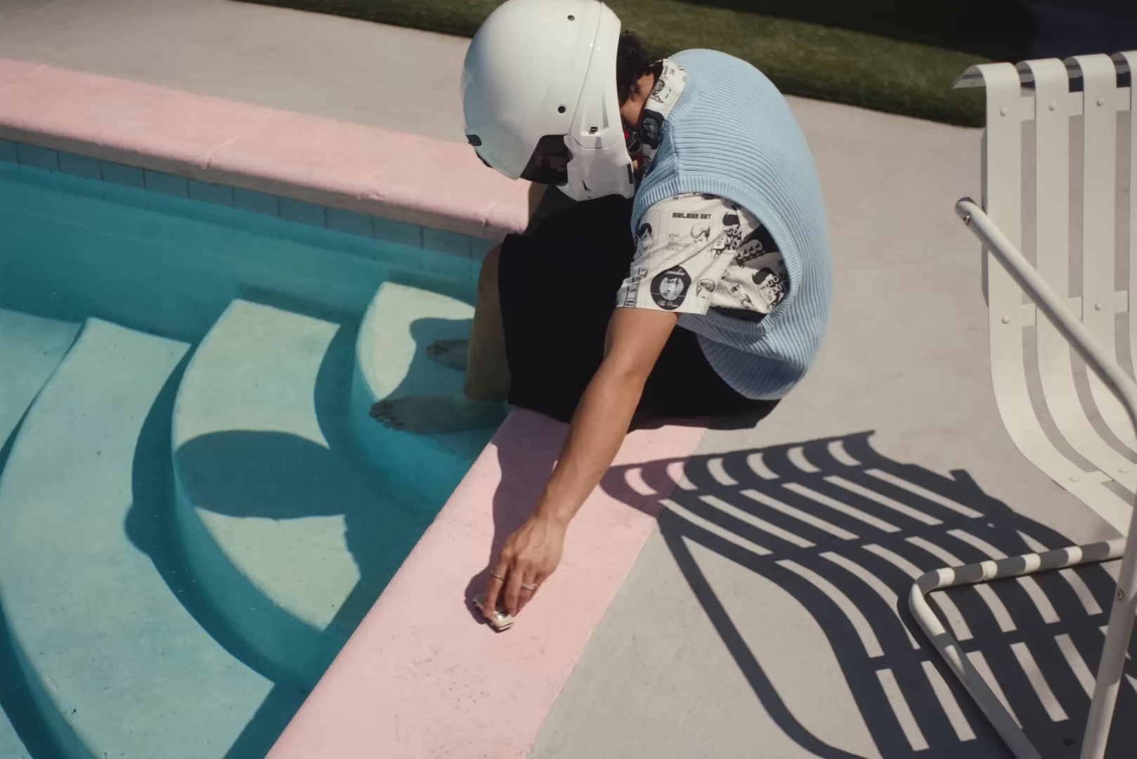 Fuzzy Feeling (2024) —  shot,  lighting