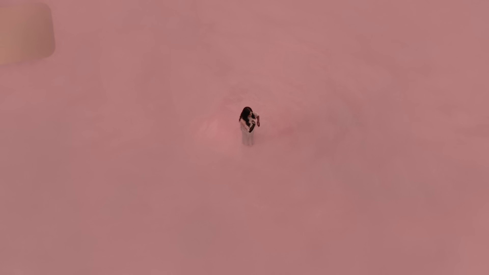 MAL LUNÉE (2025) —  shot,  lighting