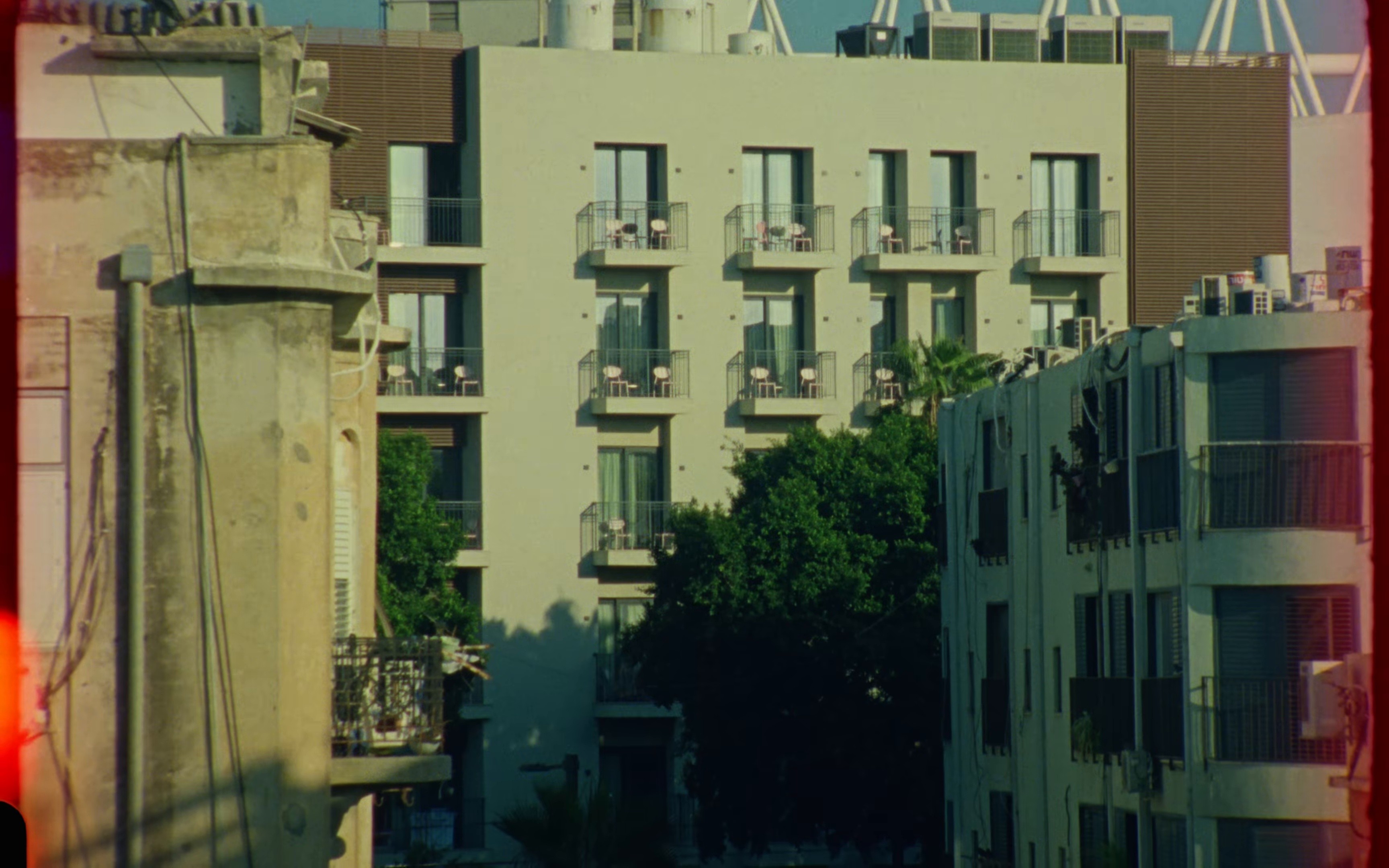 תן לי את האששש (2024) —  shot,  lighting