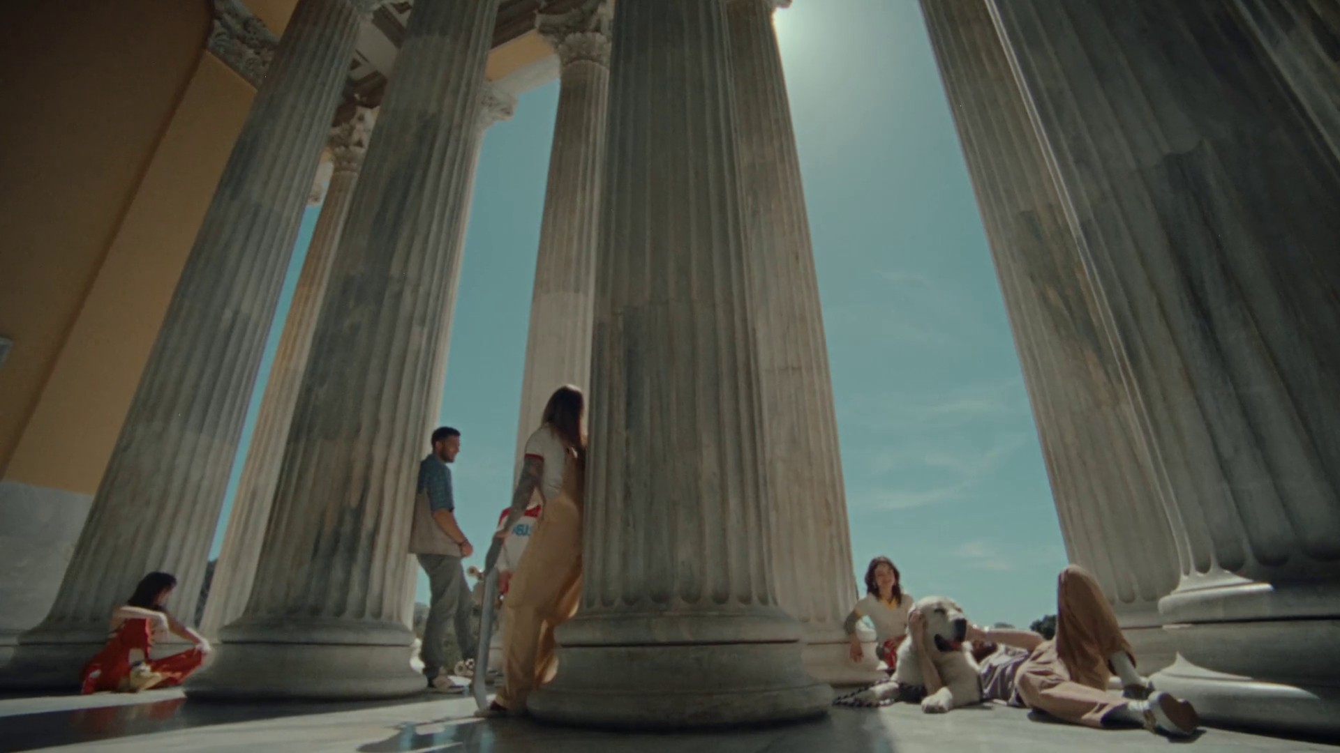 Amstel - Πάμε να αφήσουμε το μυαλό να ανασάνει… (2024) —  shot,  lighting