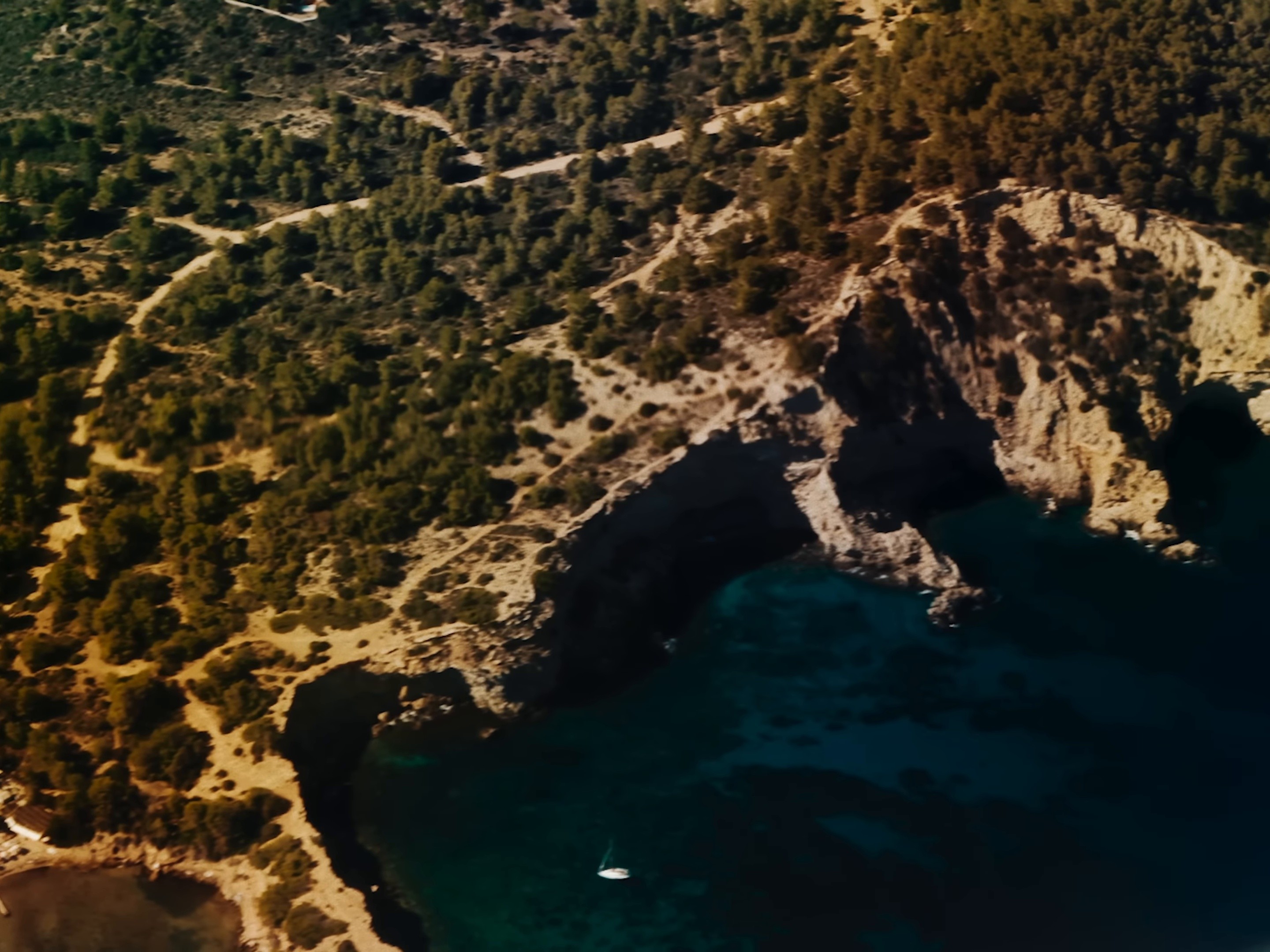 PASAPORTE (2024) —  shot,  lighting