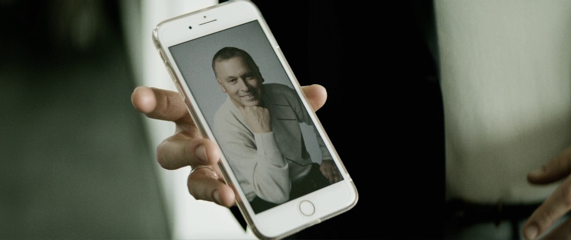 Breeder (2020) —  shot,  lighting