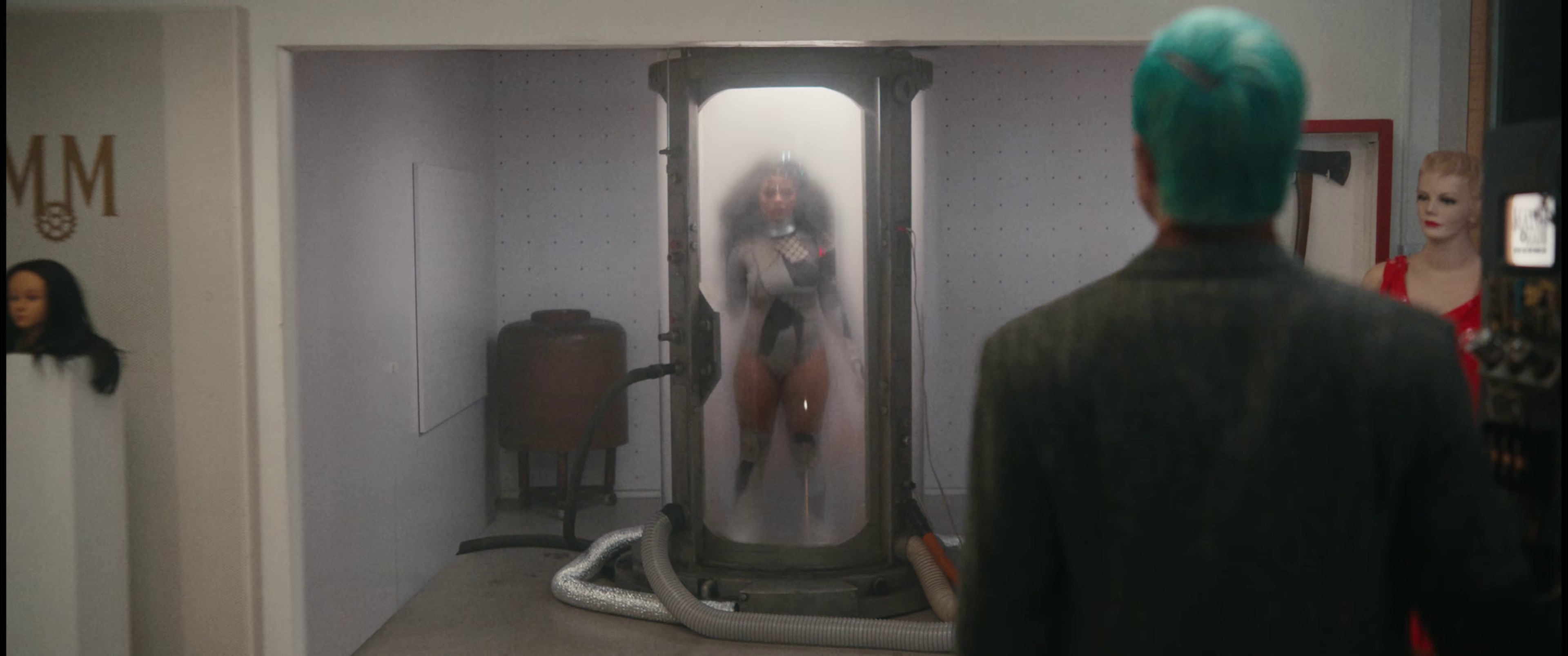 Build a b*tch  (2021) —  shot,  lighting