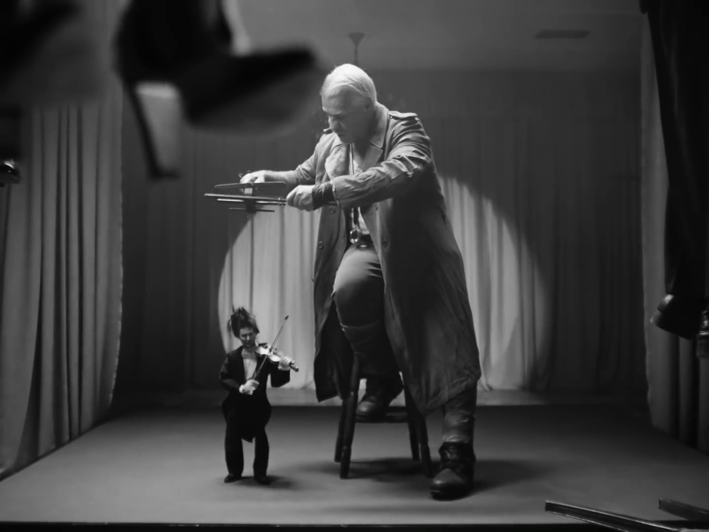 Alle Tage ist kein Sonntag (2020) —  shot,  lighting