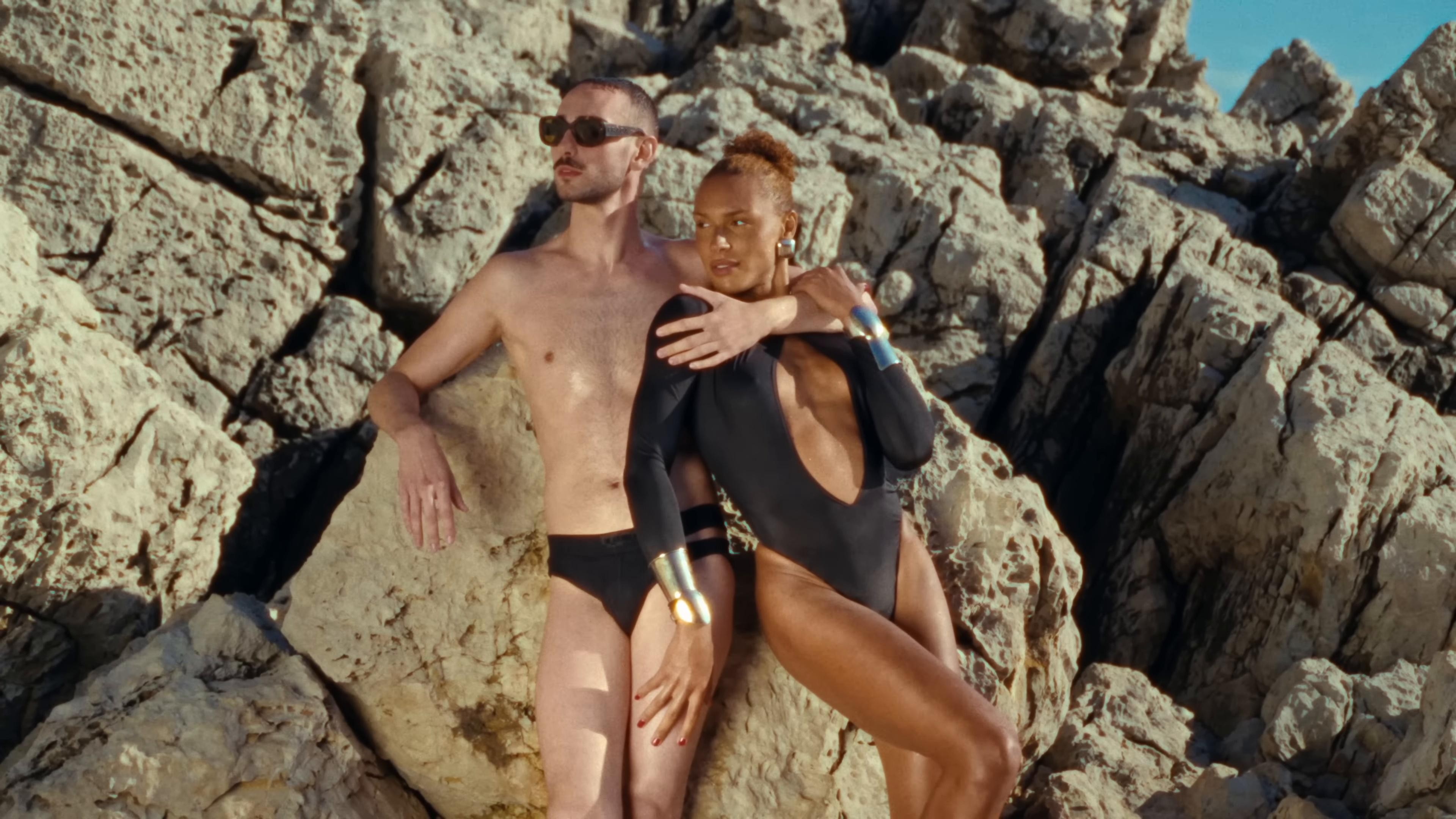 Parfum Orange (2024) —  shot,  lighting