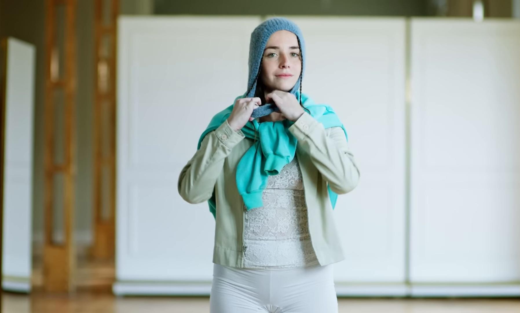 tiene que ser más fácil (2025) —  shot,  lighting