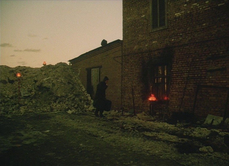 Visitor of a Museum (1990) —  shot,  lighting