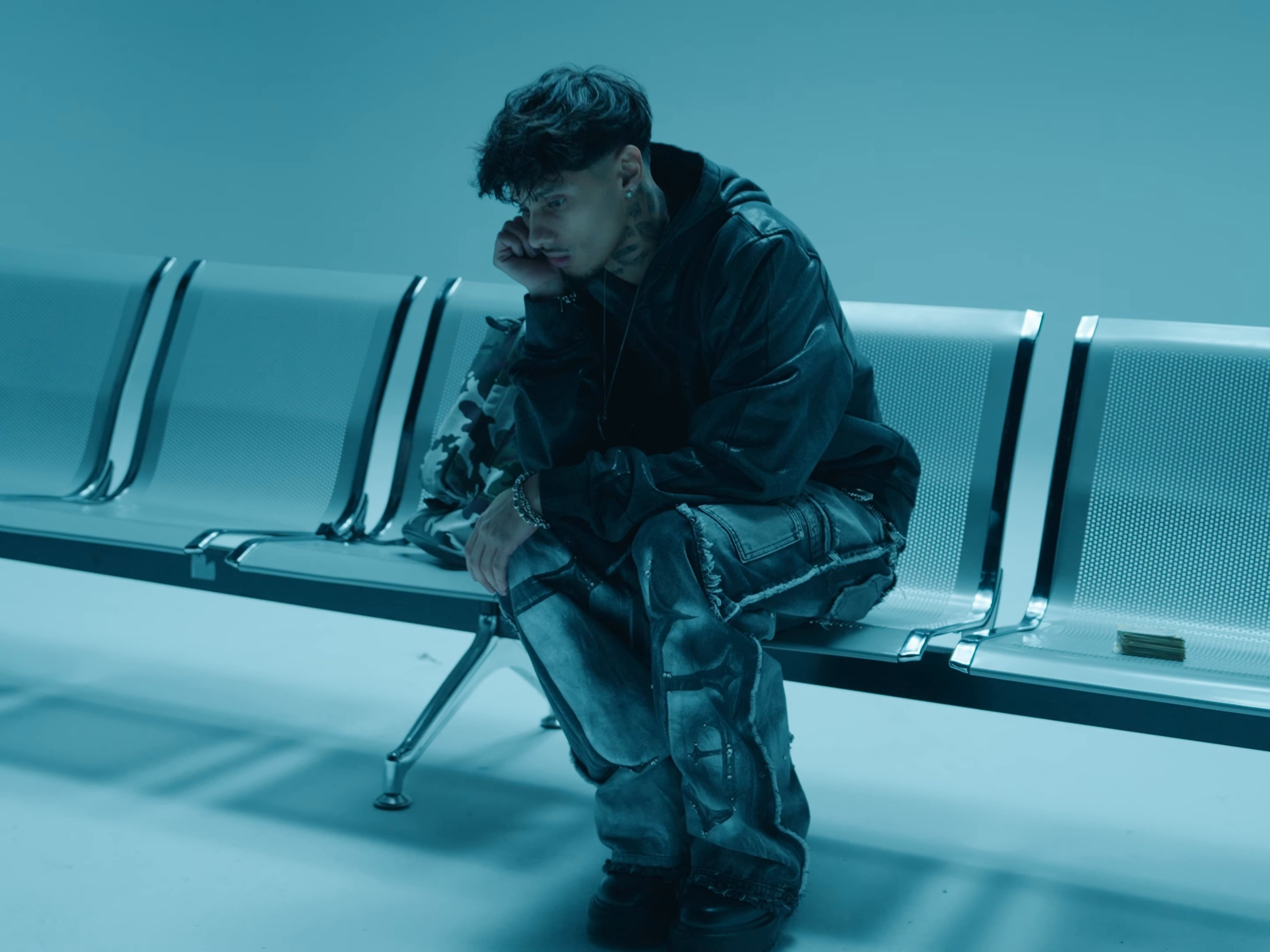 1000 PRIÈRES (2025) —  shot,  lighting