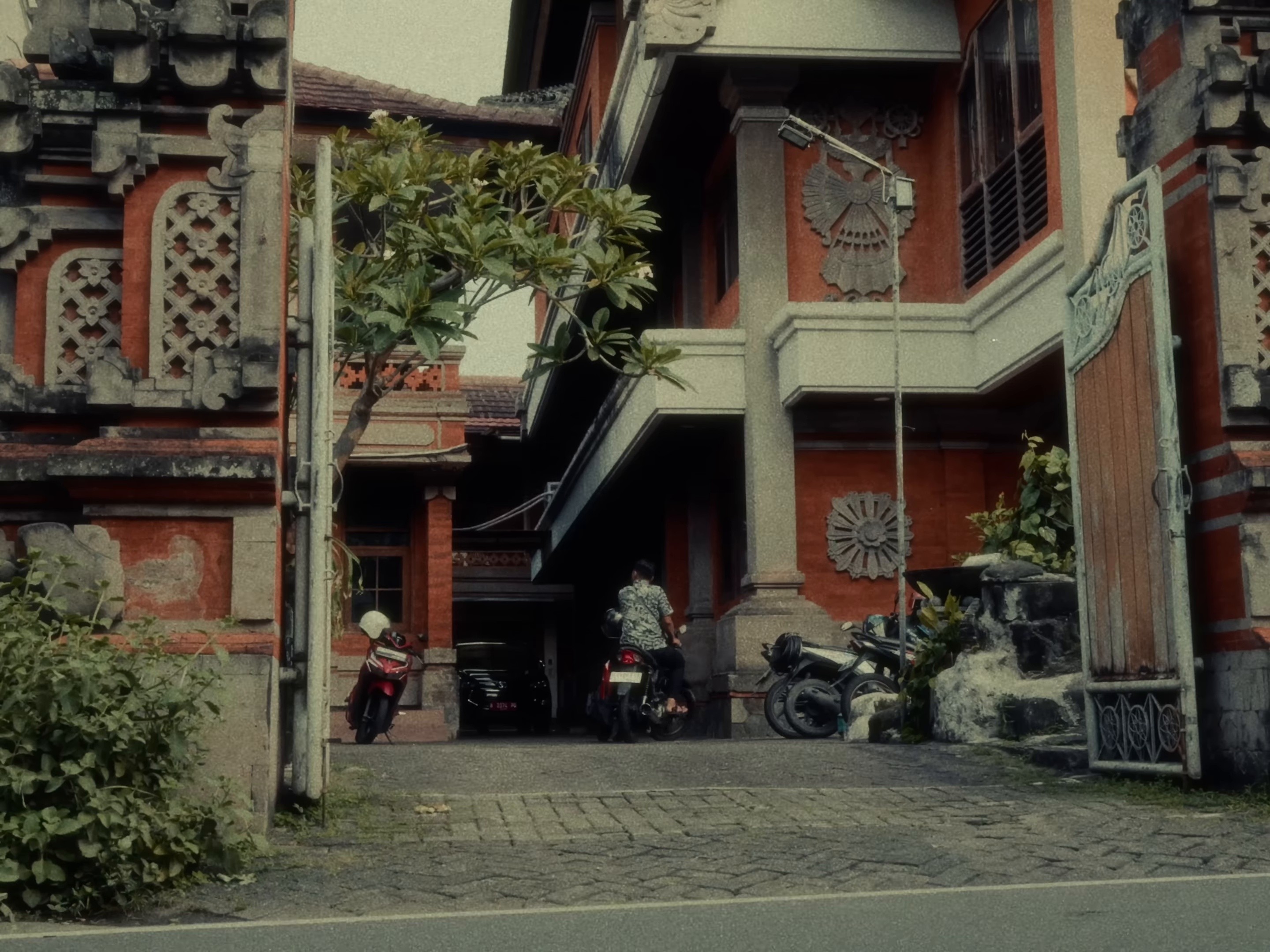 Setunggal (2025) —  shot,  lighting