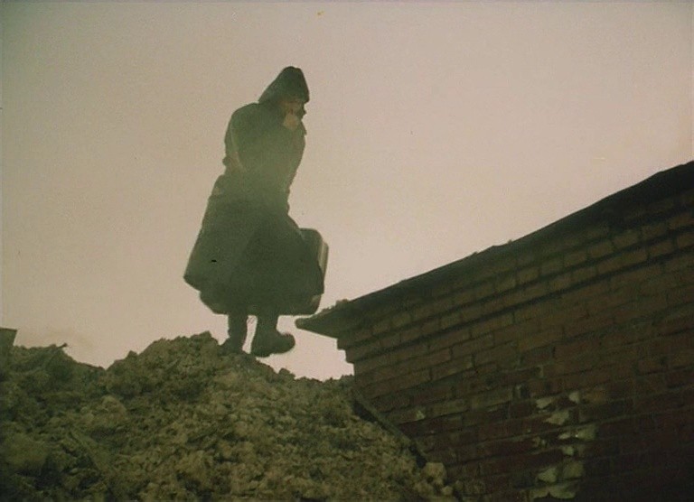 Visitor of a Museum (1990) —  shot,  lighting