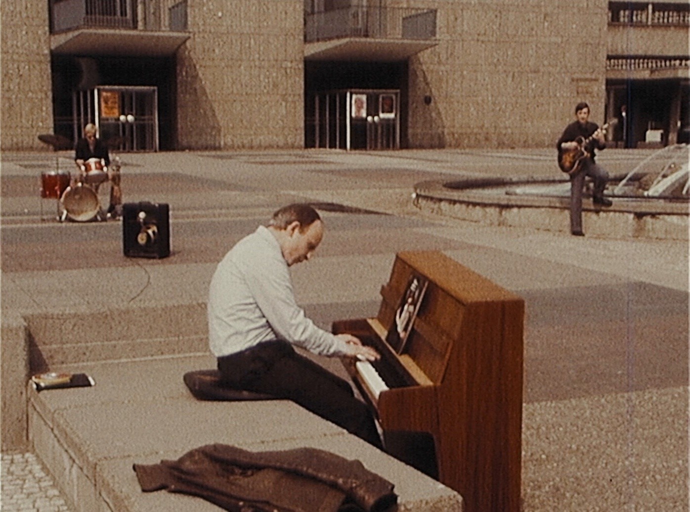 Köln 75 (2025) —  shot,  lighting