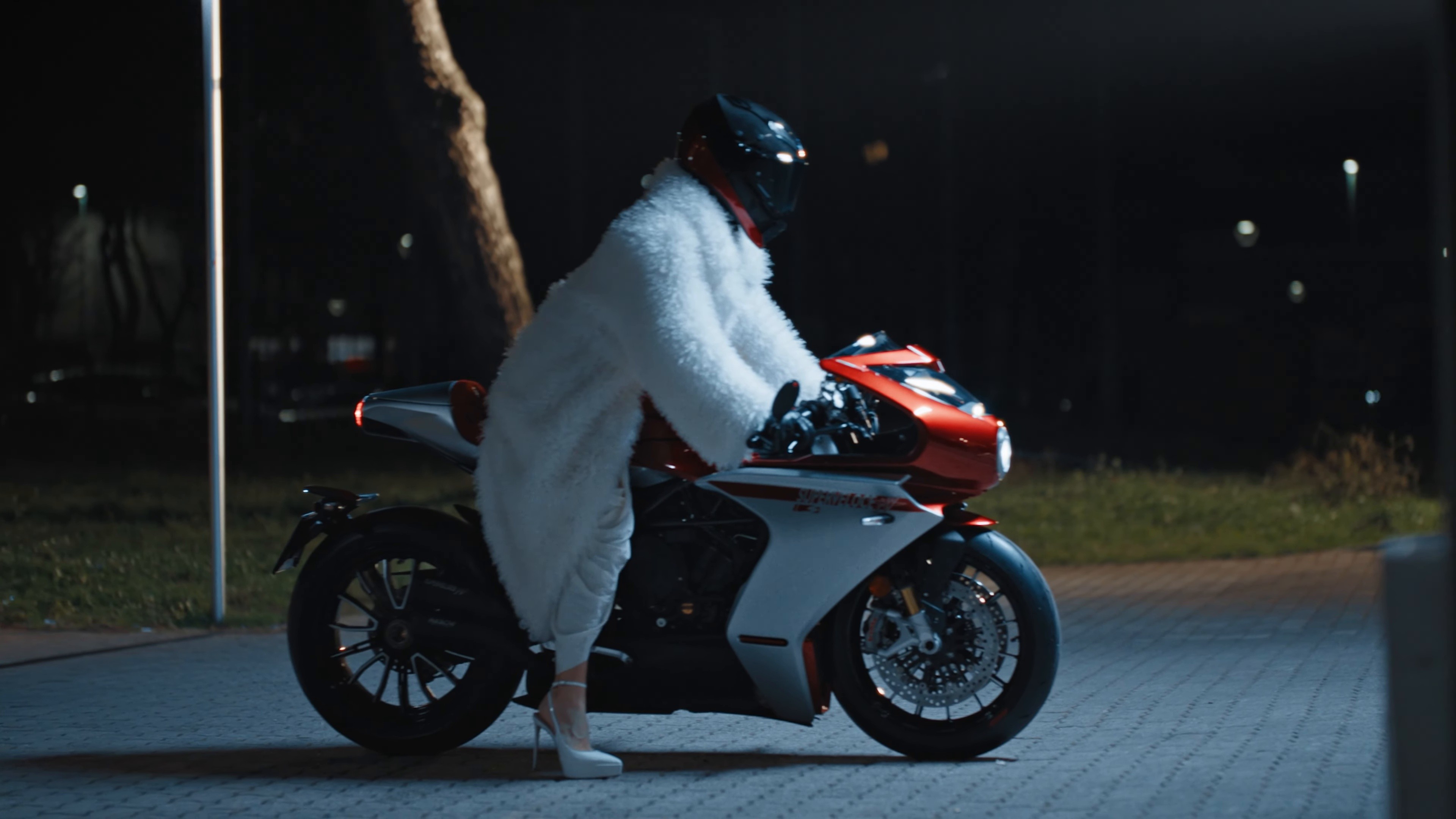 FEBBRE (2025) —  shot,  lighting