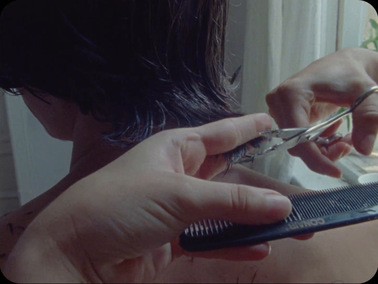 Nadie Me Corta el Pelo Como Tú (2025) —  shot,  lighting