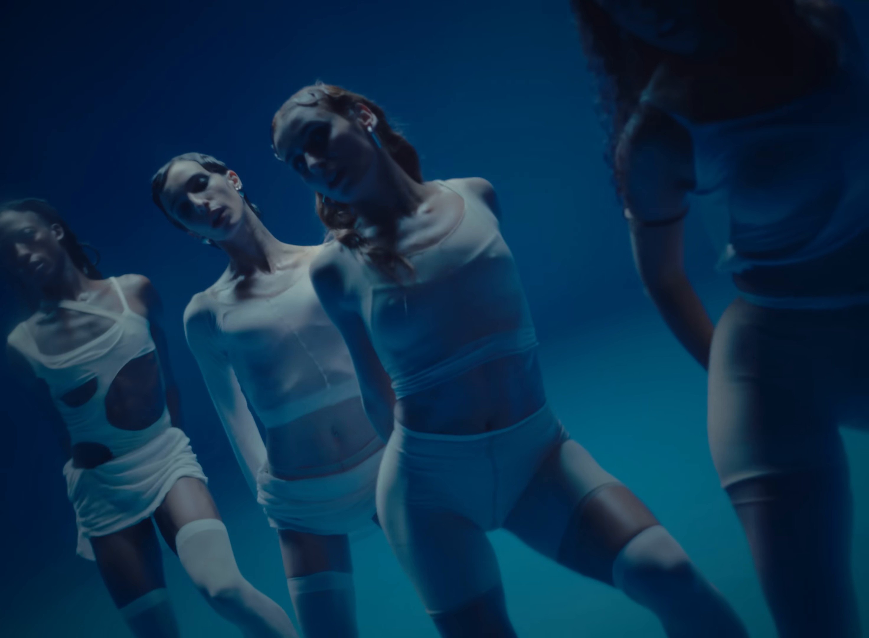 Desliza (2024) —  shot,  lighting