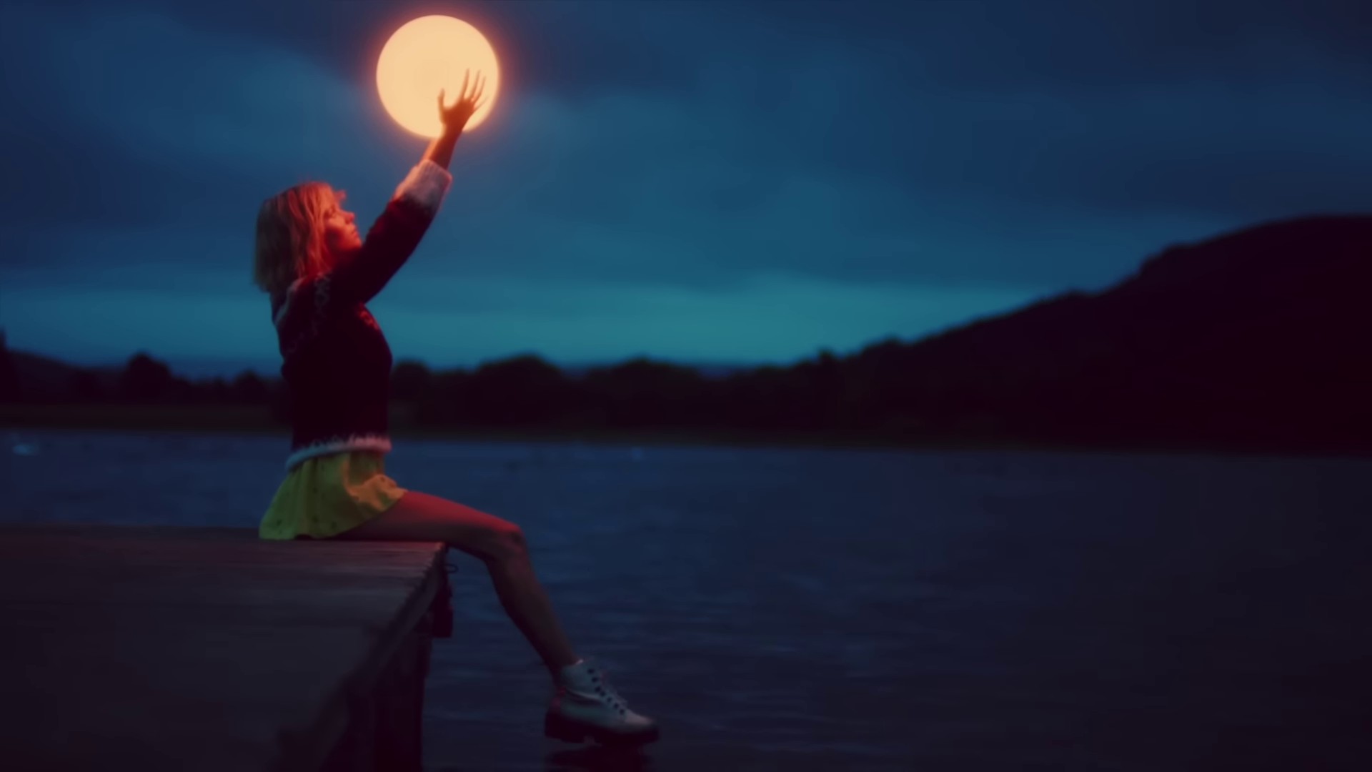 I Should Be A Bird  (2022) —  shot,  lighting