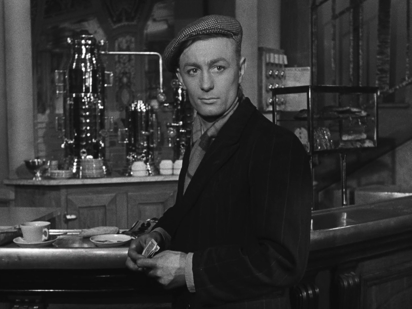 Air of Paris (1958) —  shot,  lighting