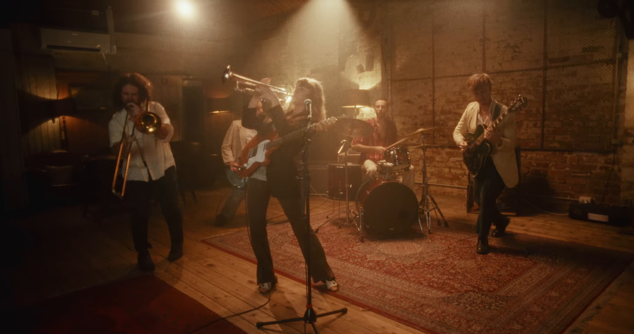 Jojoba (2024) —  shot,  lighting