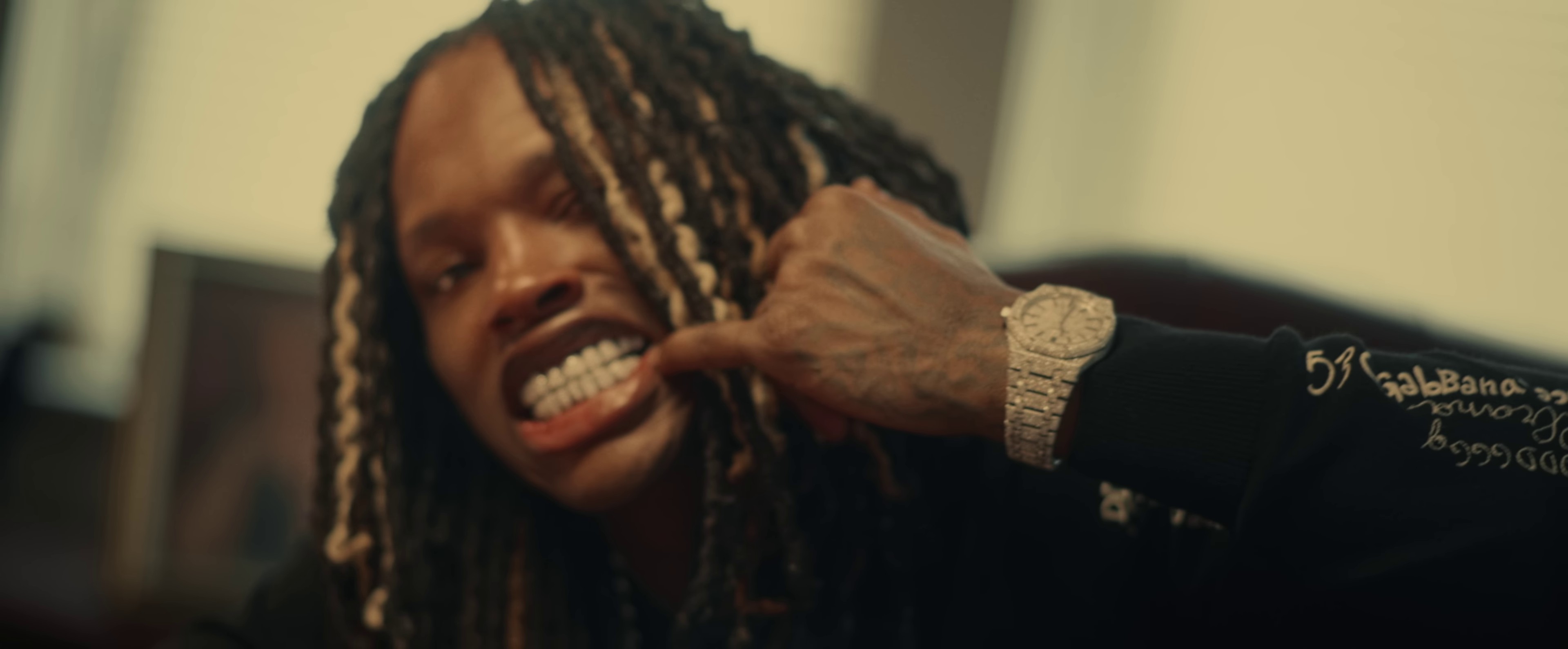 Don't Miss  (2023) —  shot,  lighting