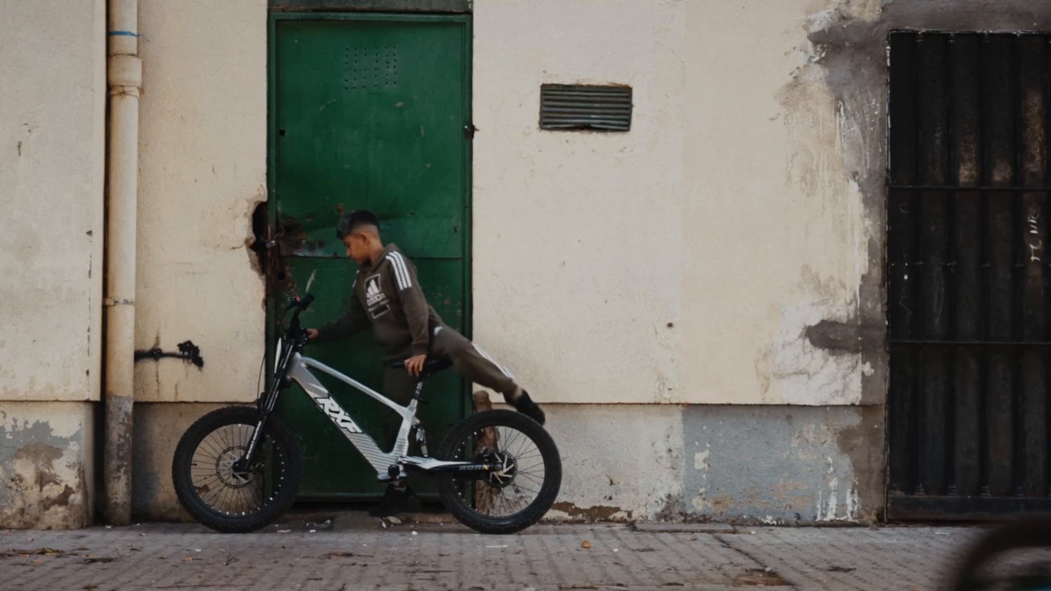 Mi Superona (2026) —  shot,  lighting