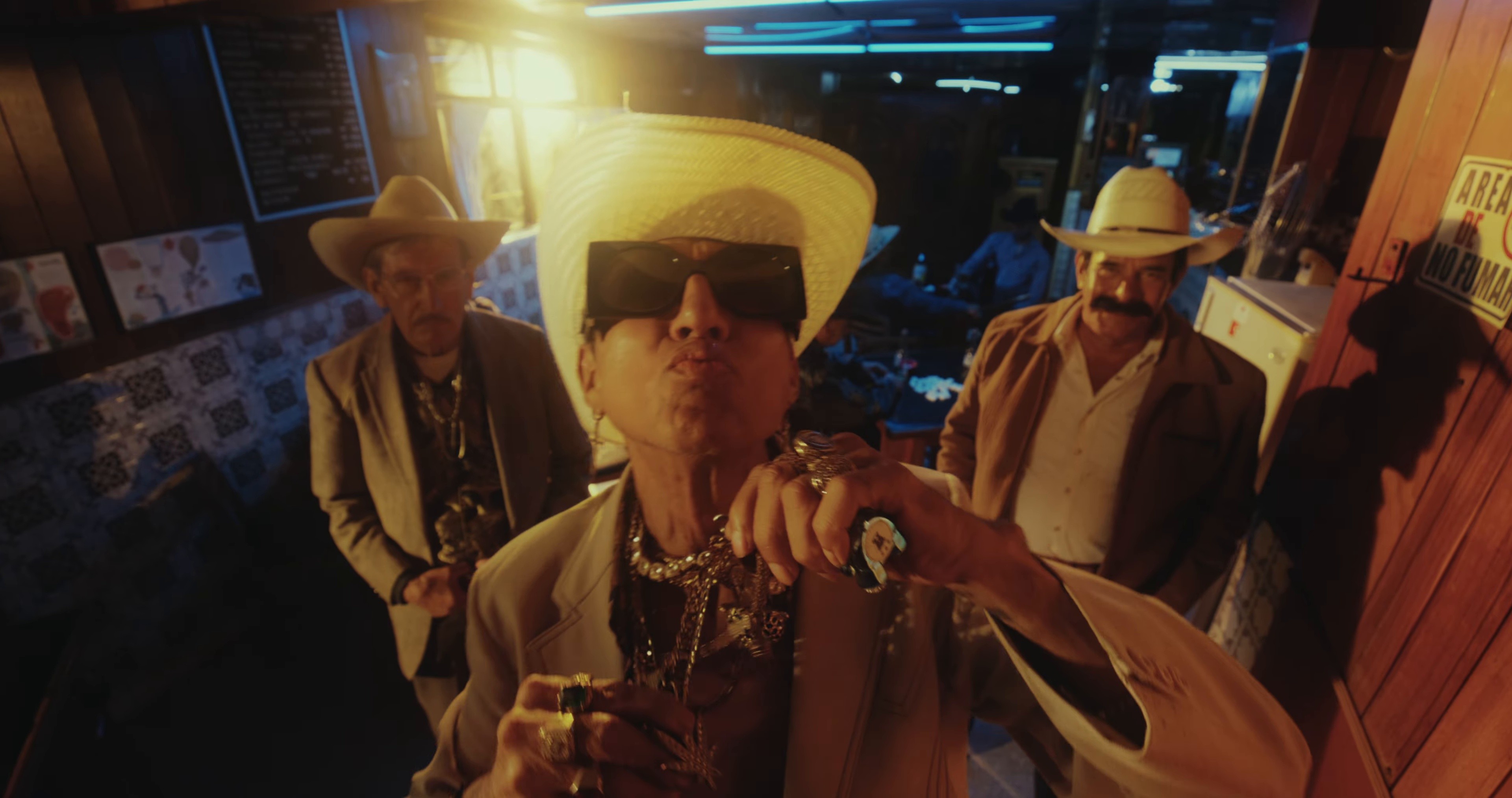 VAQUERITAS (2025) —  shot,  lighting