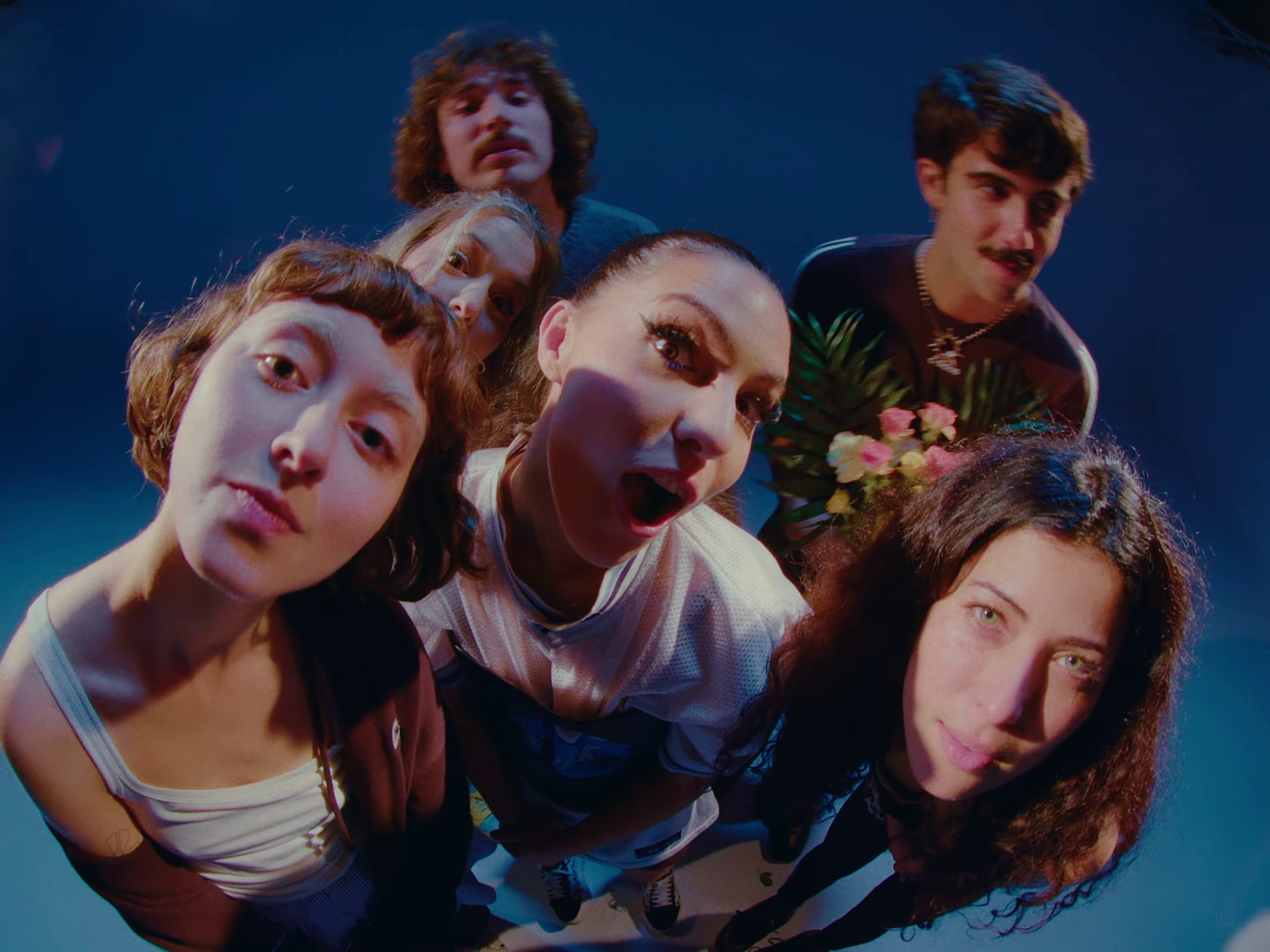 Te seguiré besando (2024) —  shot,  lighting