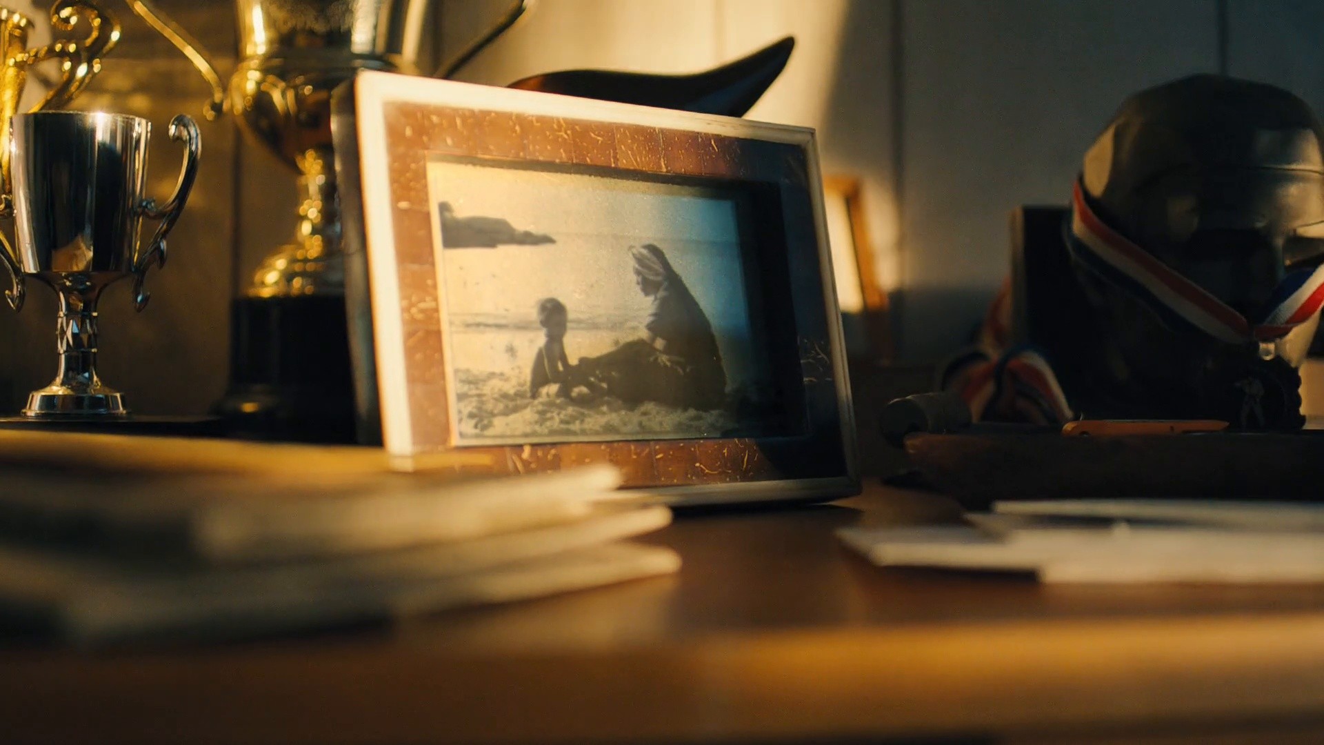 Expedia "Wisdom & Obi" (2024) —  shot,  lighting