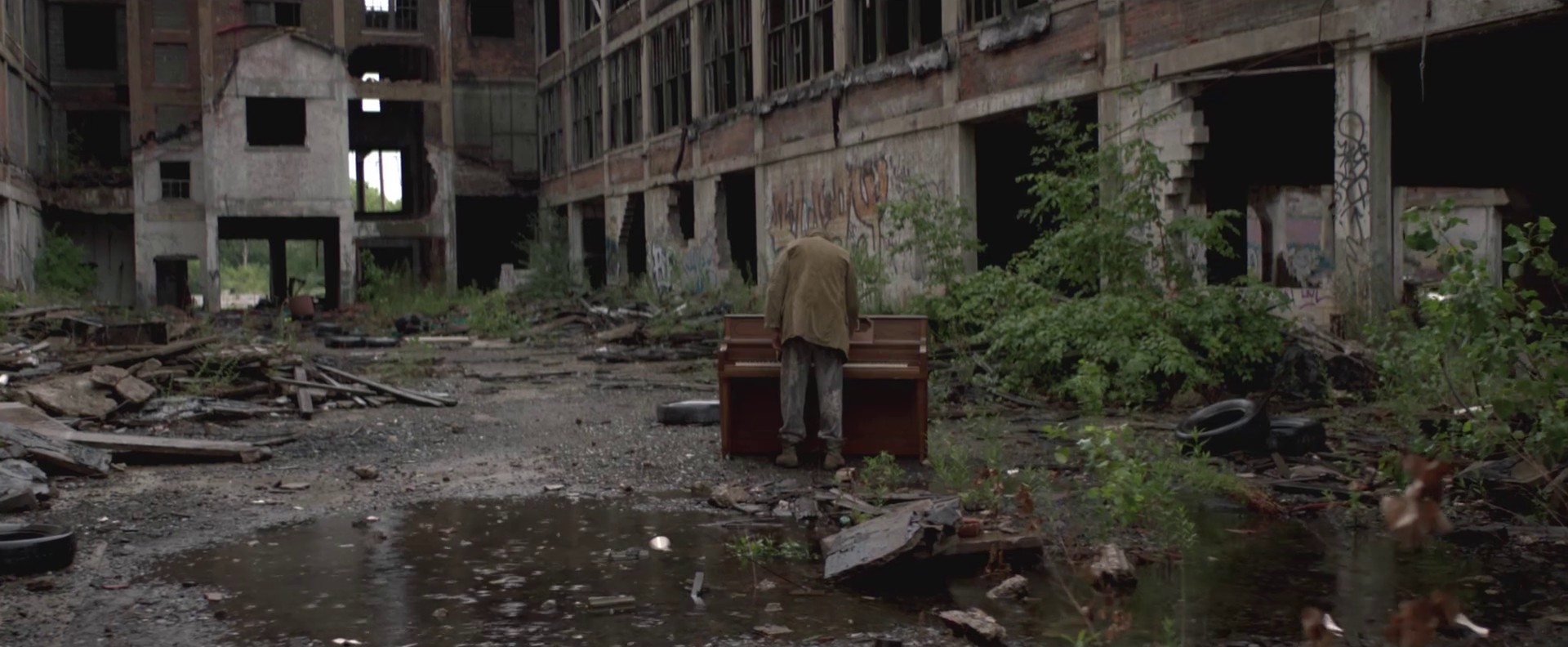 Birds In The Trap (2017) —  shot,  lighting