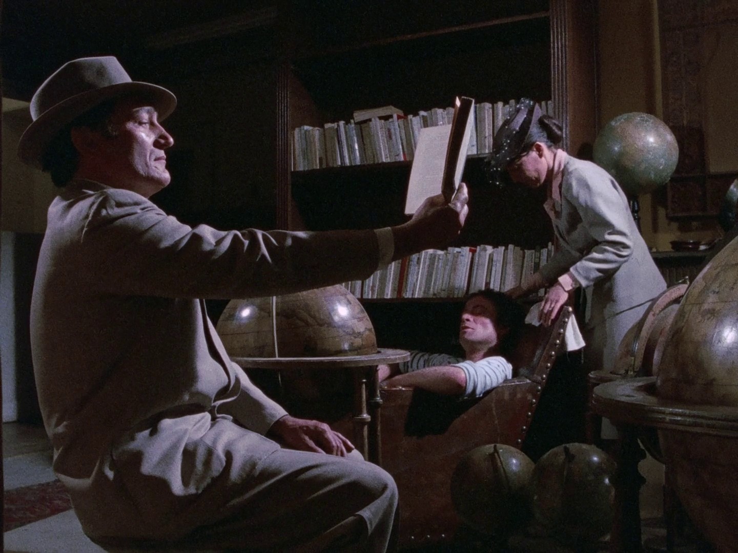 Three Crowns of the Sailor (1983) —  shot,  lighting