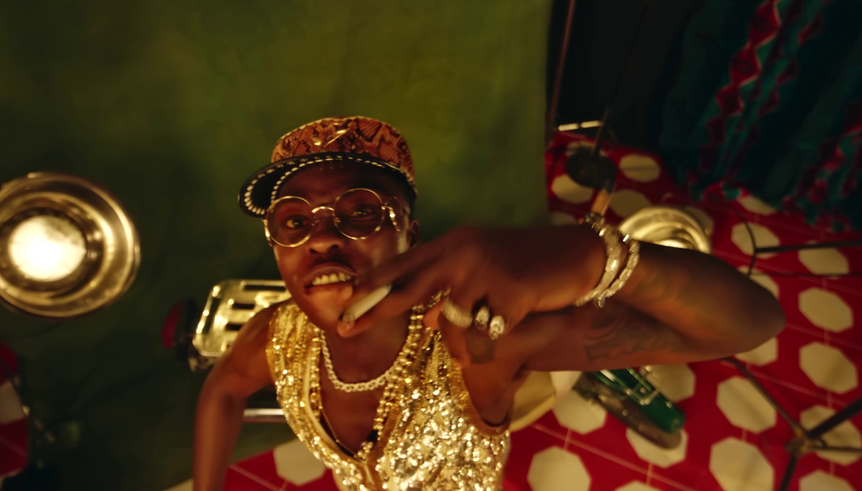 Fakosi (Remix) (2024) —  shot,  lighting