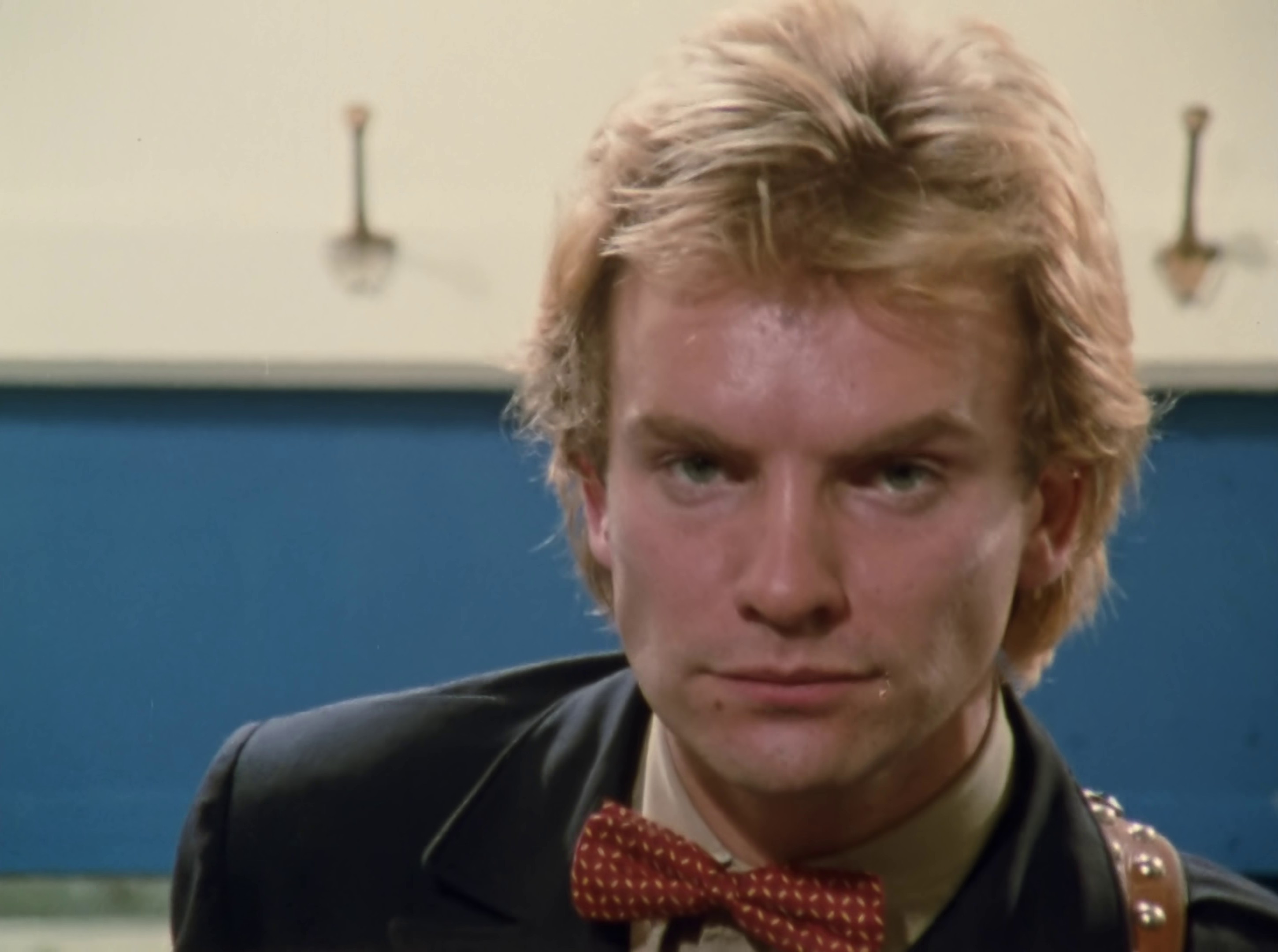 Message In A Bottle (1992) —  shot,  lighting