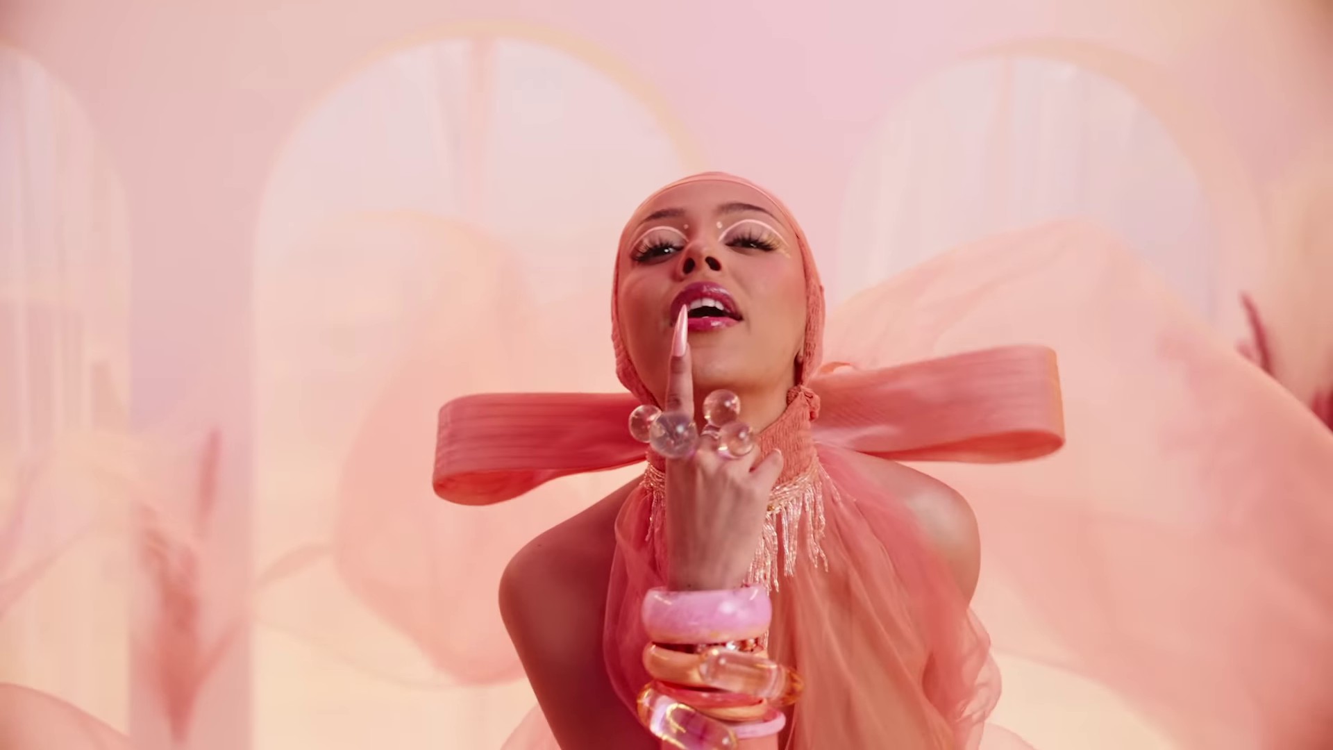 Kiss Me More (2021) —  shot,  lighting