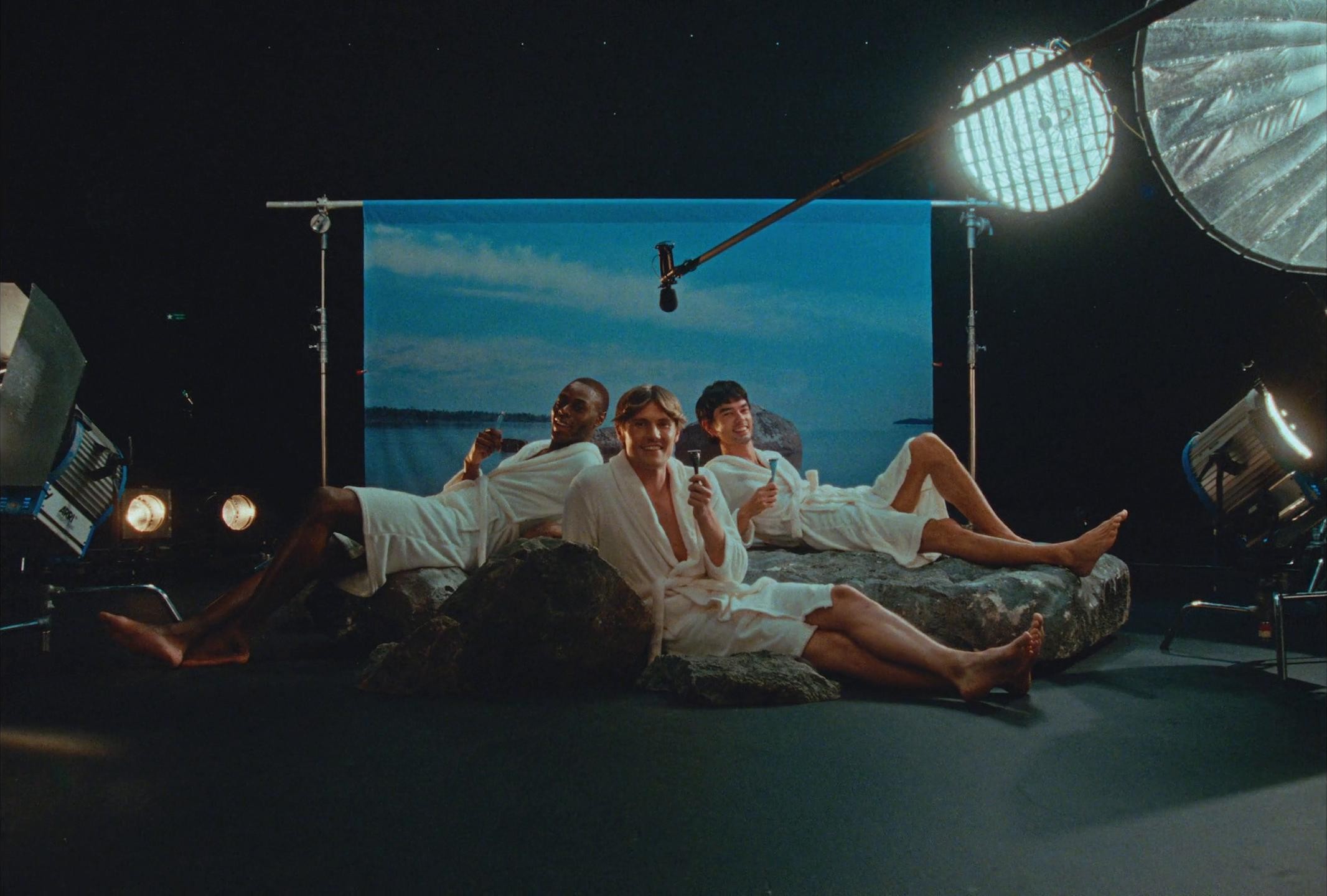 Estrid - Very lagom razors (2024) —  shot,  lighting