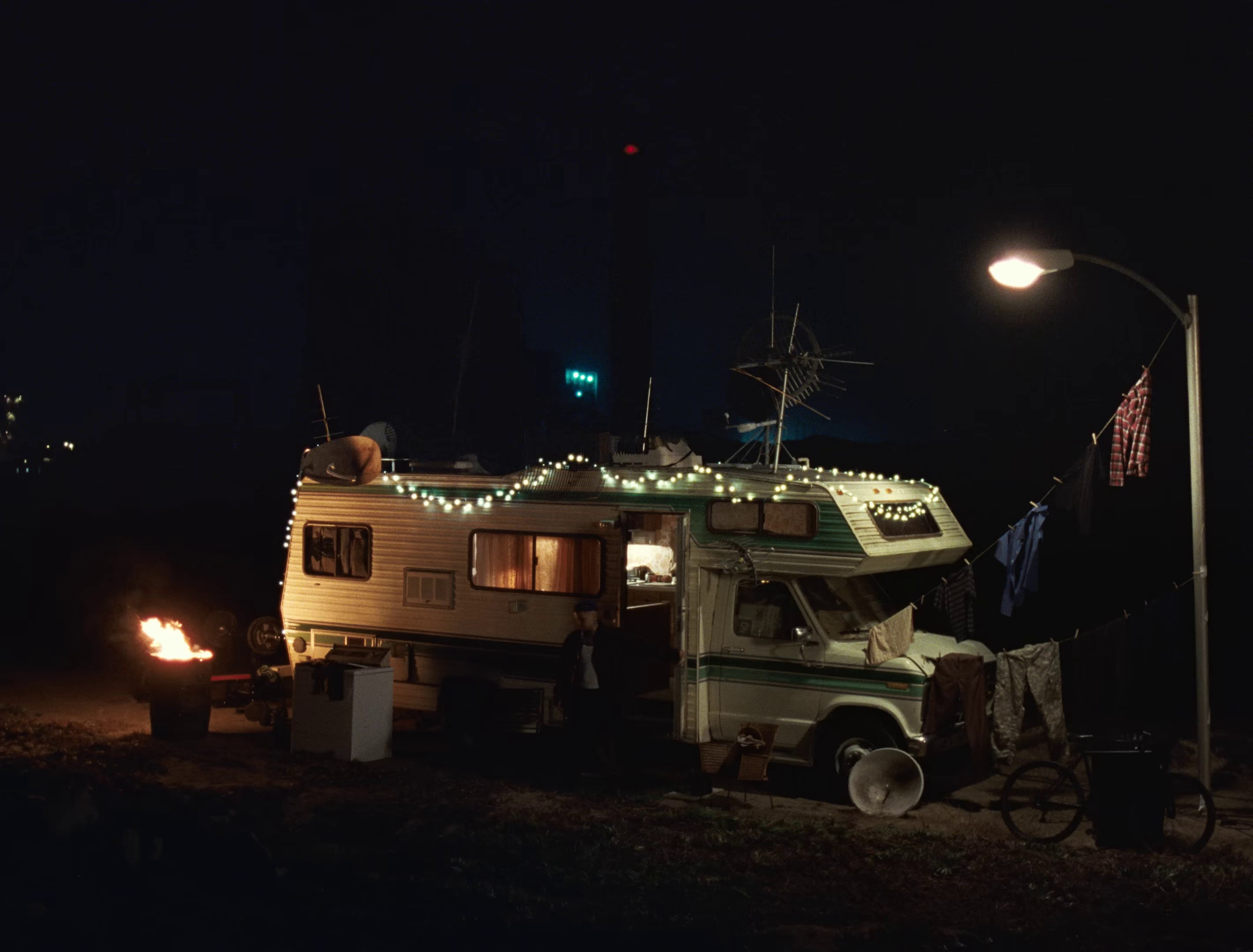 Lejos Del Cielo (2022) —  shot,  lighting